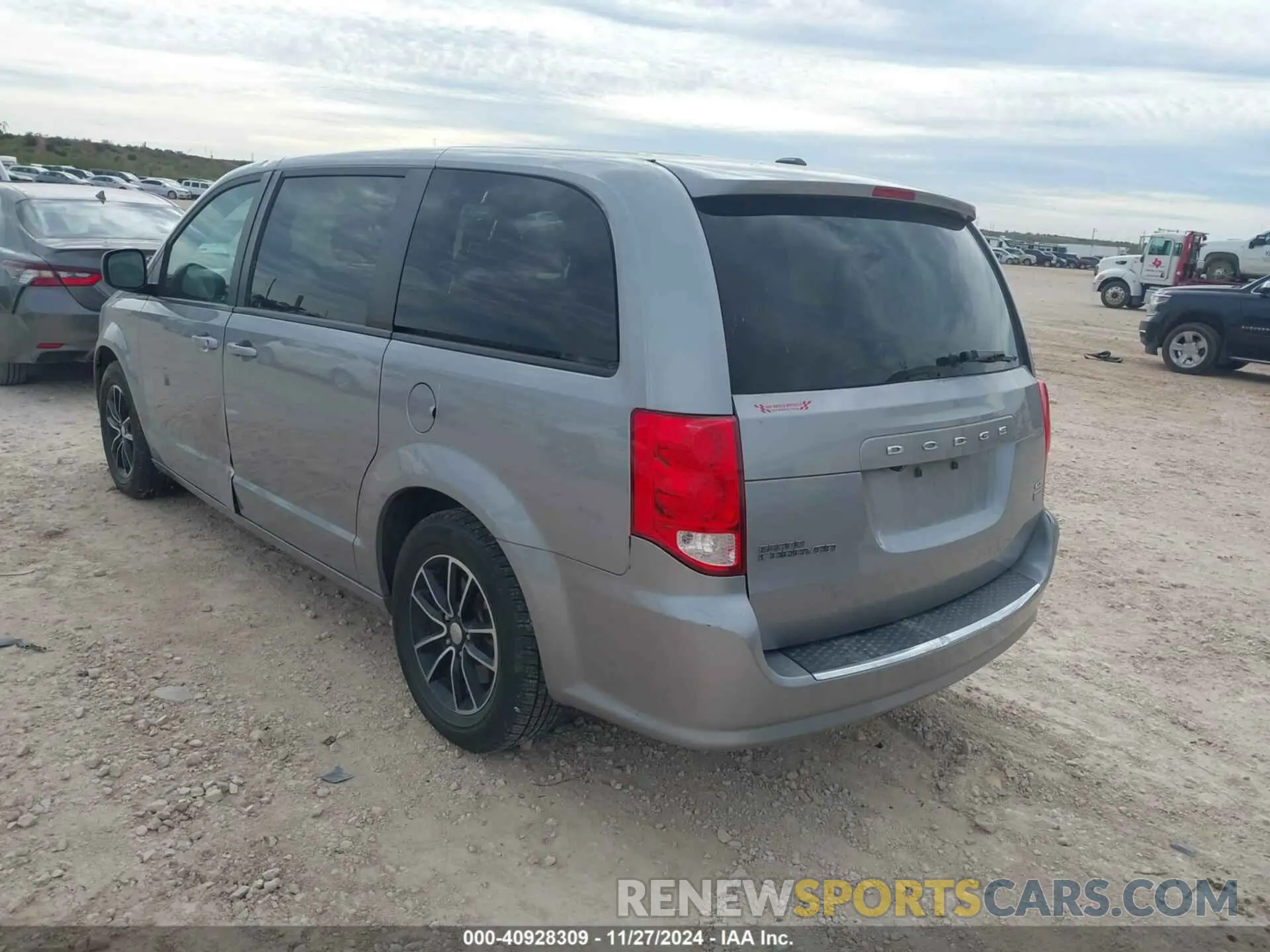 3 fotografías del automóvil dañado 2C4RDGEG4KR537974 DODGE GRAND CARAVAN 2019