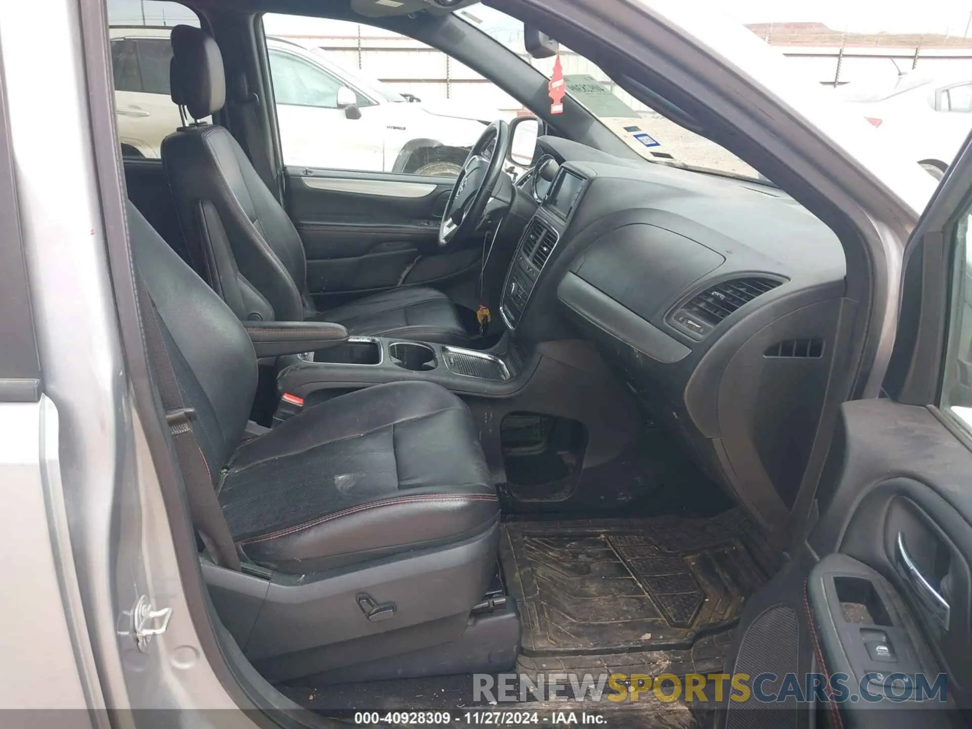 5 fotografías del automóvil dañado 2C4RDGEG4KR537974 DODGE GRAND CARAVAN 2019