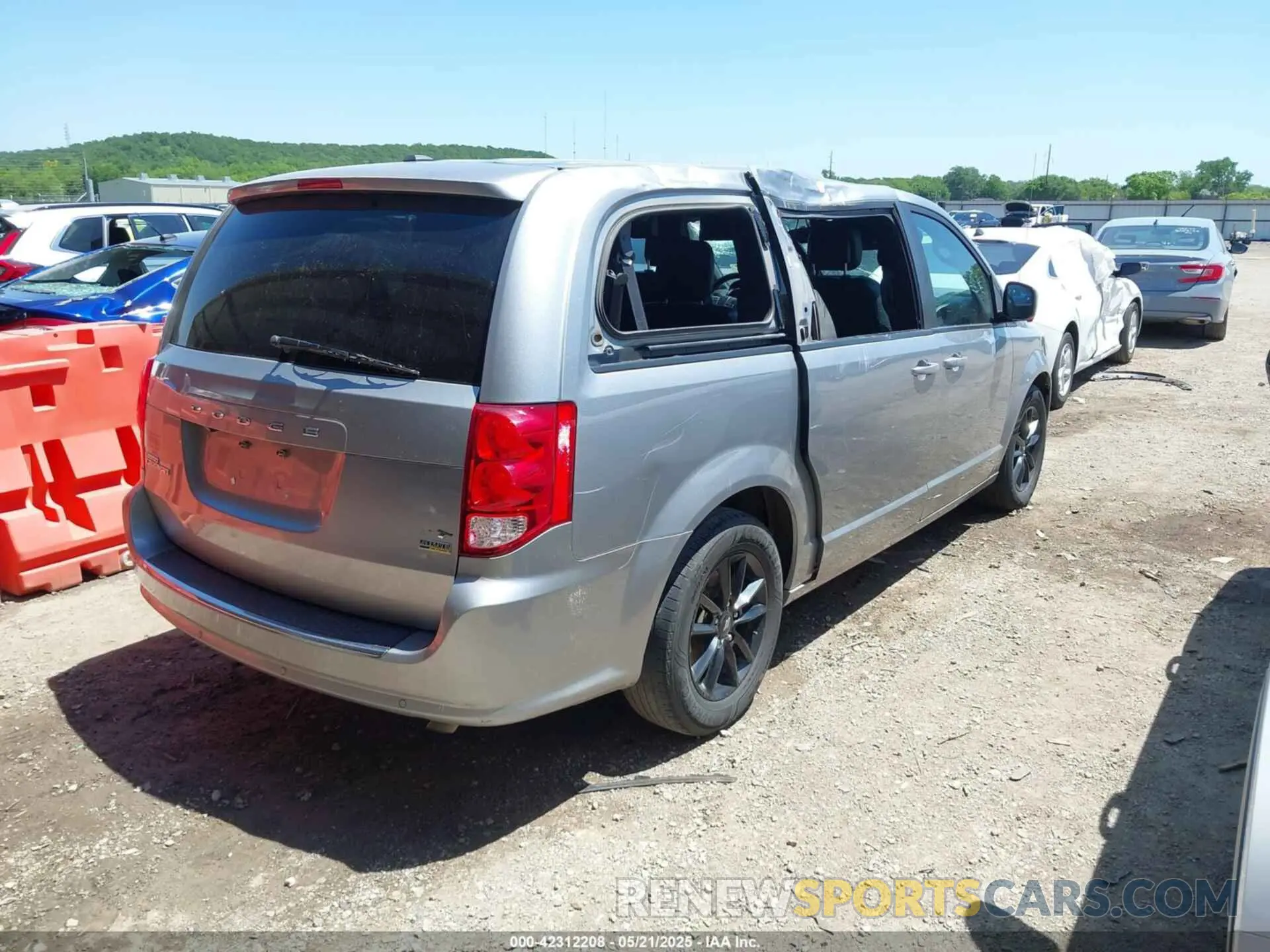 4 fotografías del automóvil dañado 2C4RDGEG4KR716080 DODGE GRAND CARAVAN 2019