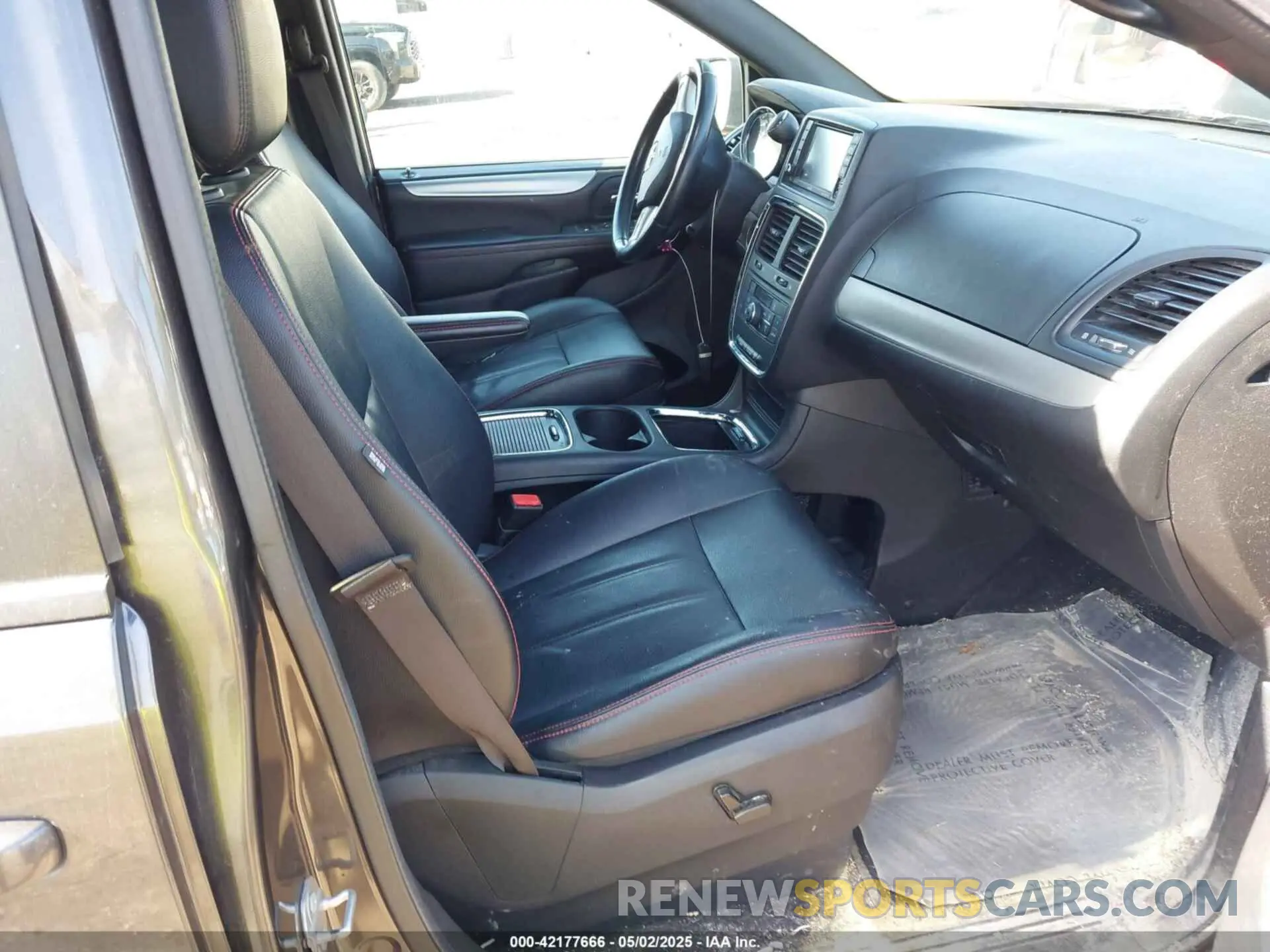 5 fotografías del automóvil dañado 2C4RDGEG4KR739861 DODGE GRAND CARAVAN 2019