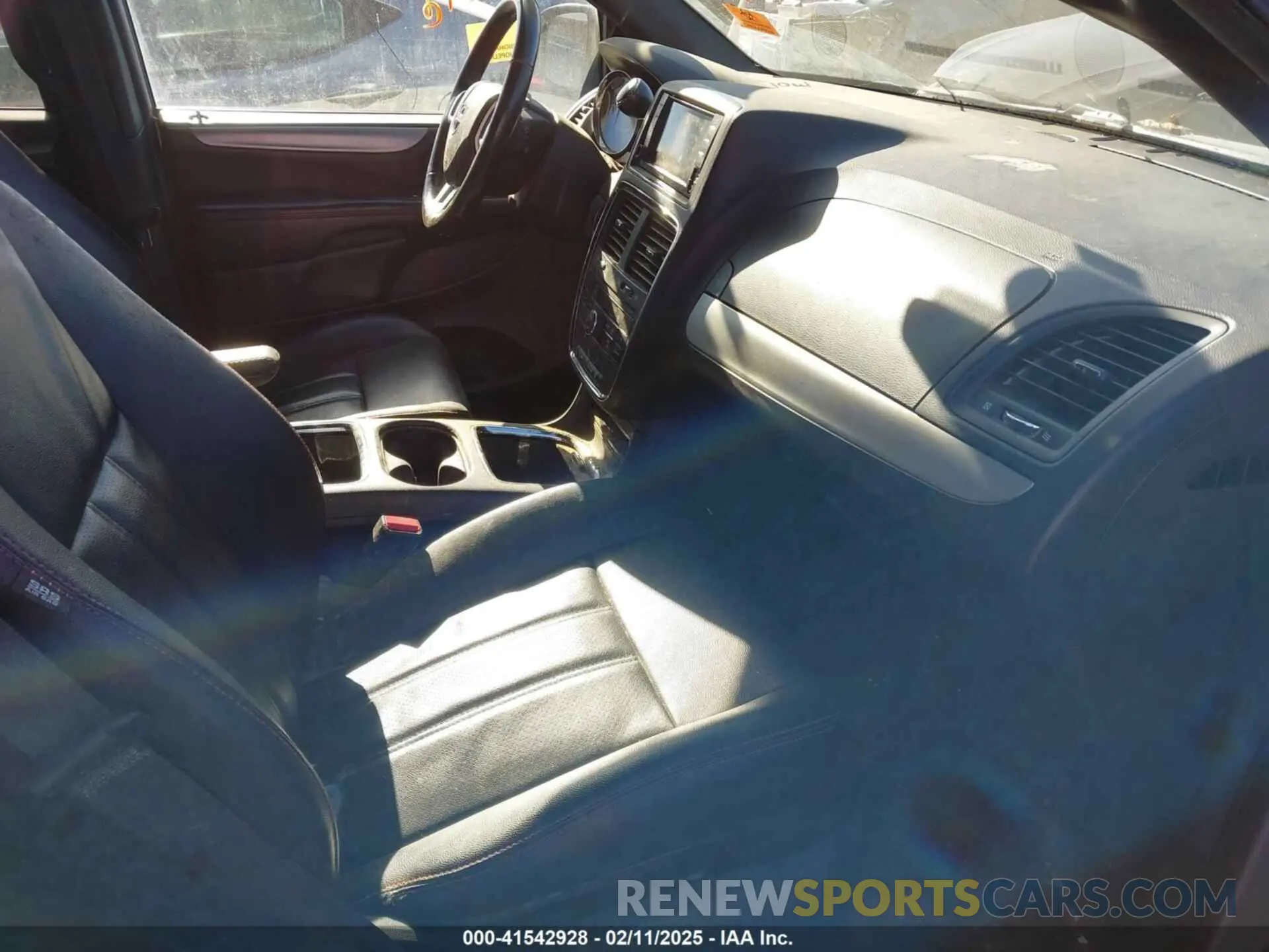5 fotografías del automóvil dañado 2C4RDGEG5KR744504 DODGE GRAND CARAVAN 2019