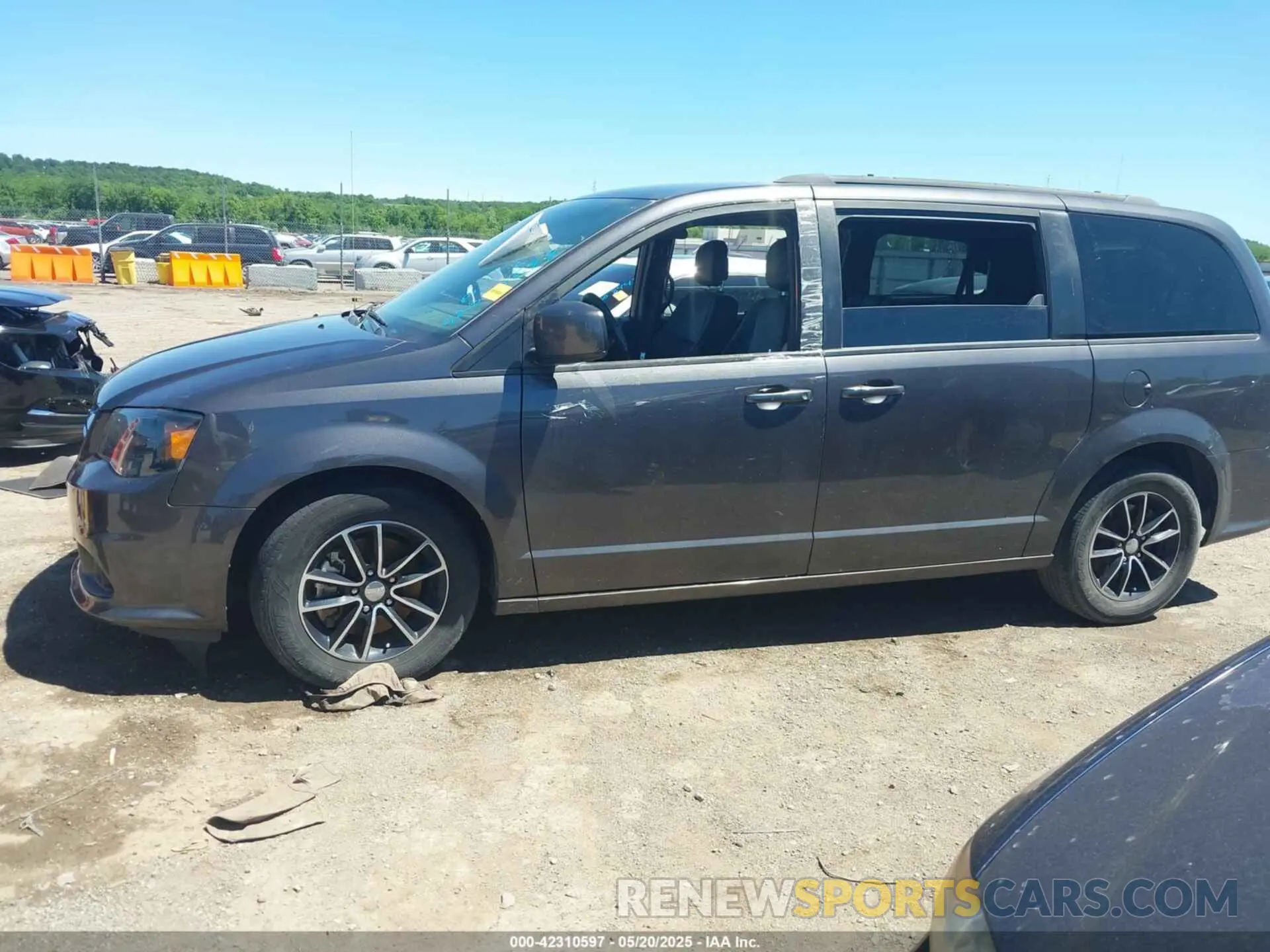 13 fotografías del automóvil dañado 2C4RDGEG7KR561945 DODGE GRAND CARAVAN 2019