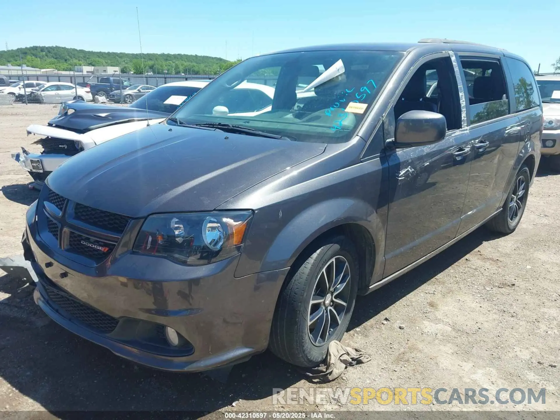 2 fotografías del automóvil dañado 2C4RDGEG7KR561945 DODGE GRAND CARAVAN 2019