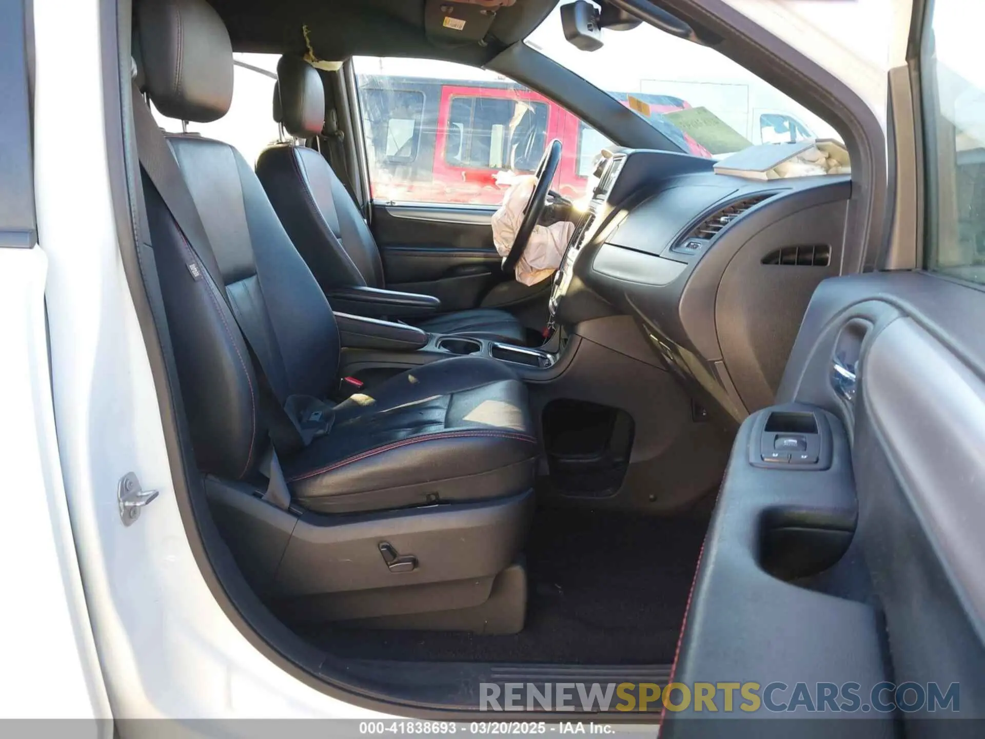 5 fotografías del automóvil dañado 2C4RDGEG7KR565218 DODGE GRAND CARAVAN 2019