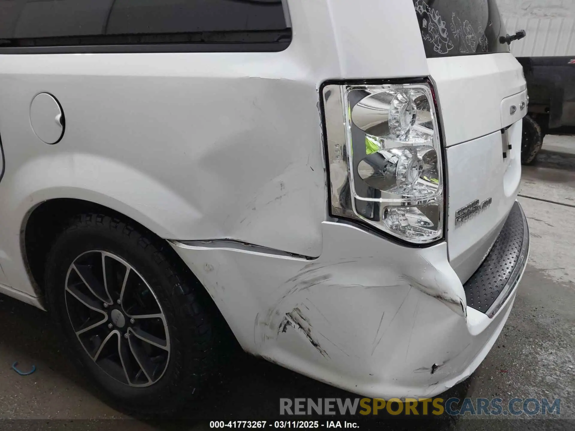 17 fotografías del automóvil dañado 2C4RDGEG7KR648549 DODGE GRAND CARAVAN 2019