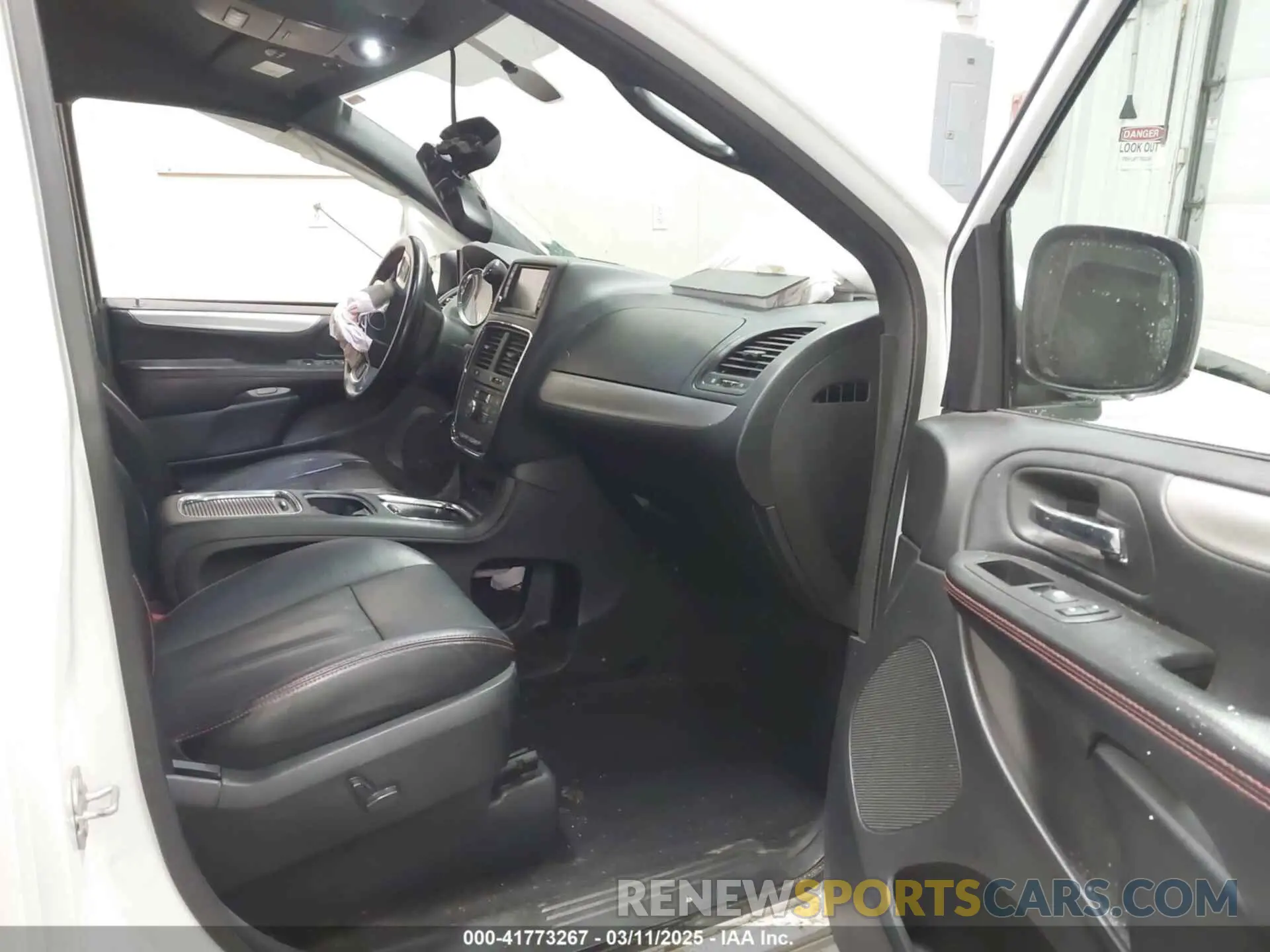 5 fotografías del automóvil dañado 2C4RDGEG7KR648549 DODGE GRAND CARAVAN 2019