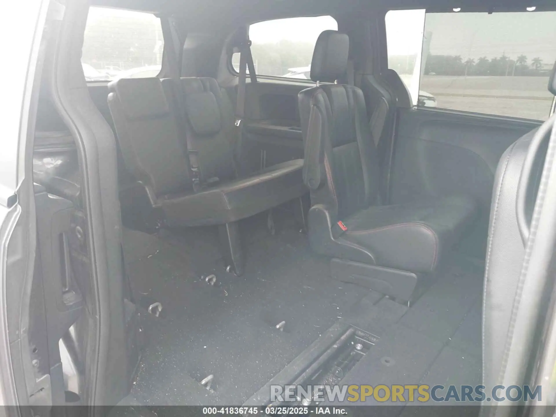 8 fotografías del automóvil dañado 2C4RDGEG7KR663147 DODGE GRAND CARAVAN 2019