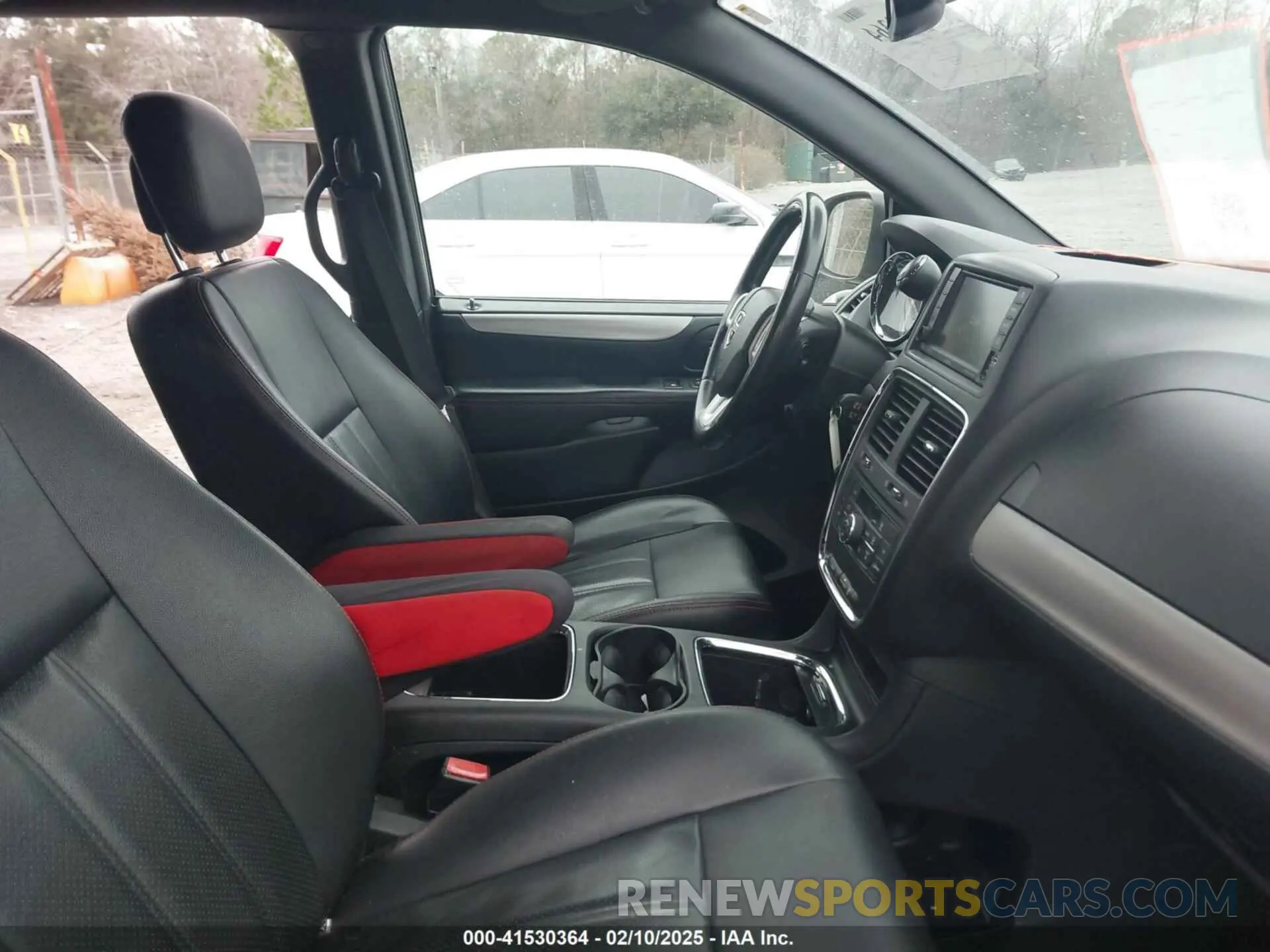 5 fotografías del automóvil dañado 2C4RDGEG7KR736954 DODGE GRAND CARAVAN 2019