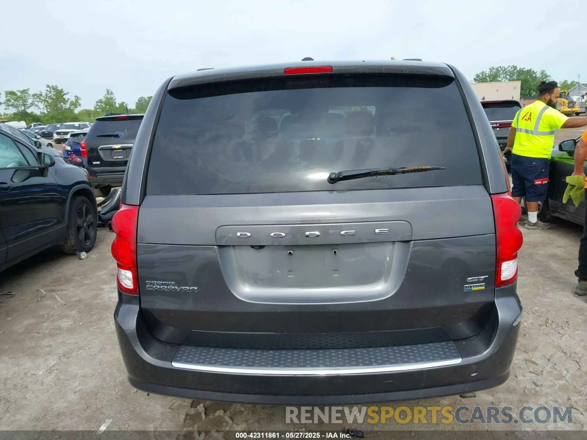 17 fotografías del automóvil dañado 2C4RDGEG8KR674402 DODGE GRAND CARAVAN 2019