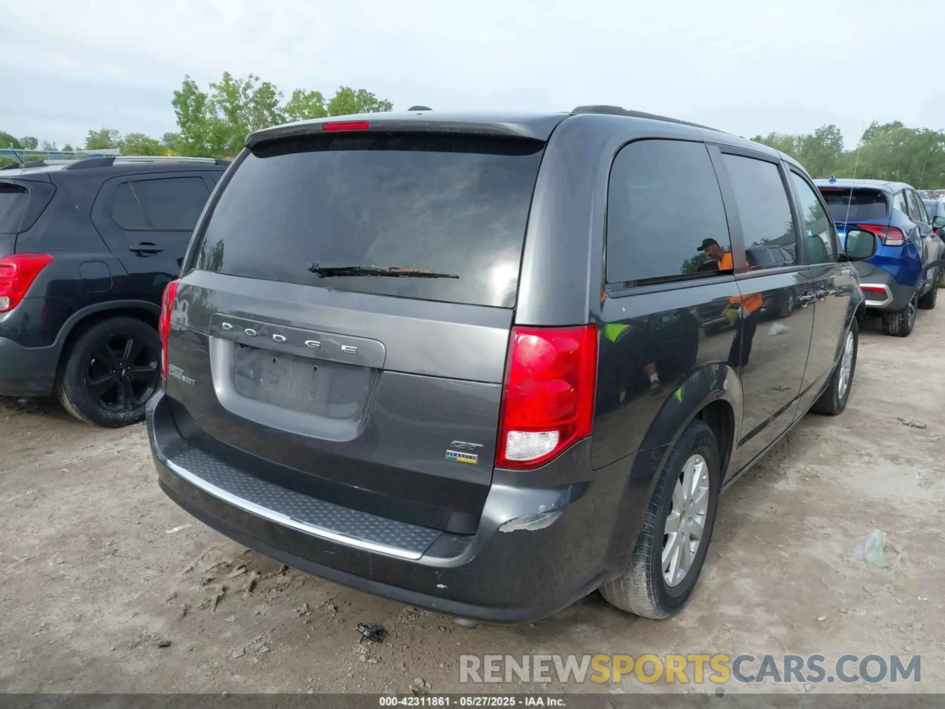 4 fotografías del automóvil dañado 2C4RDGEG8KR674402 DODGE GRAND CARAVAN 2019