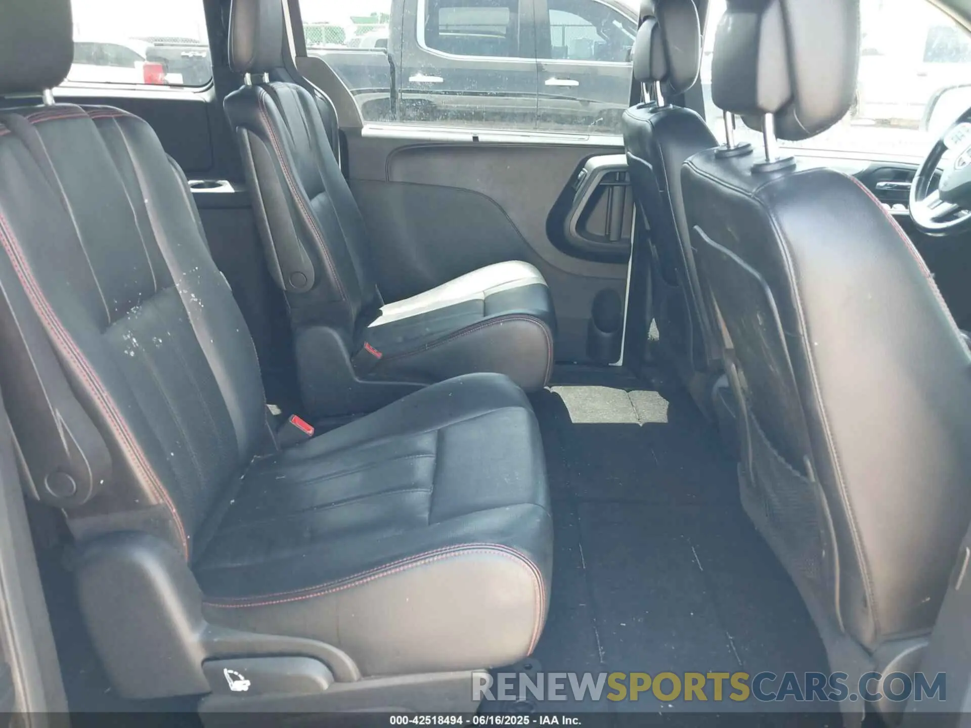 8 fotografías del automóvil dañado 2C4RDGEG8KR682225 DODGE GRAND CARAVAN 2019