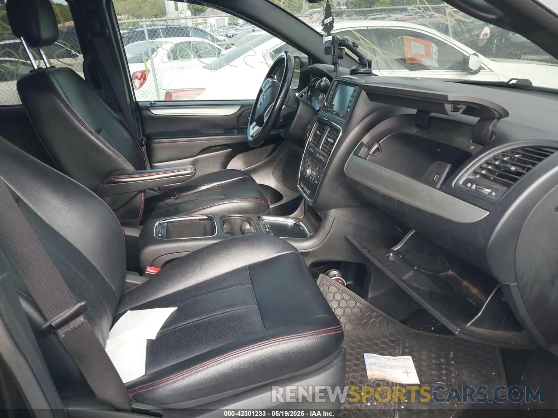 5 fotografías del automóvil dañado 2C4RDGEG8KR717023 DODGE GRAND CARAVAN 2019