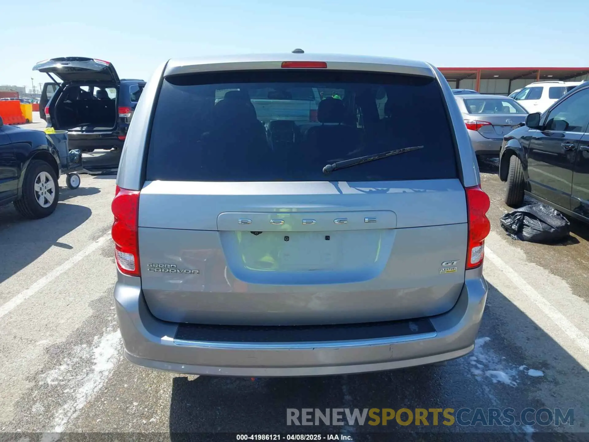 17 fotografías del automóvil dañado 2C4RDGEG8KR769767 DODGE GRAND CARAVAN 2019