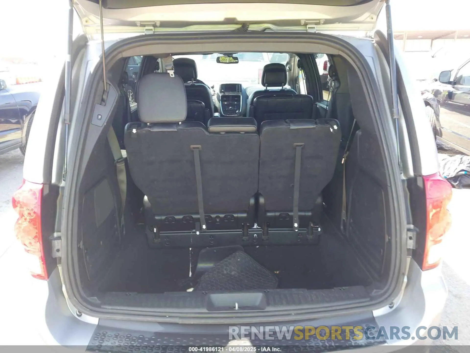 19 fotografías del automóvil dañado 2C4RDGEG8KR769767 DODGE GRAND CARAVAN 2019