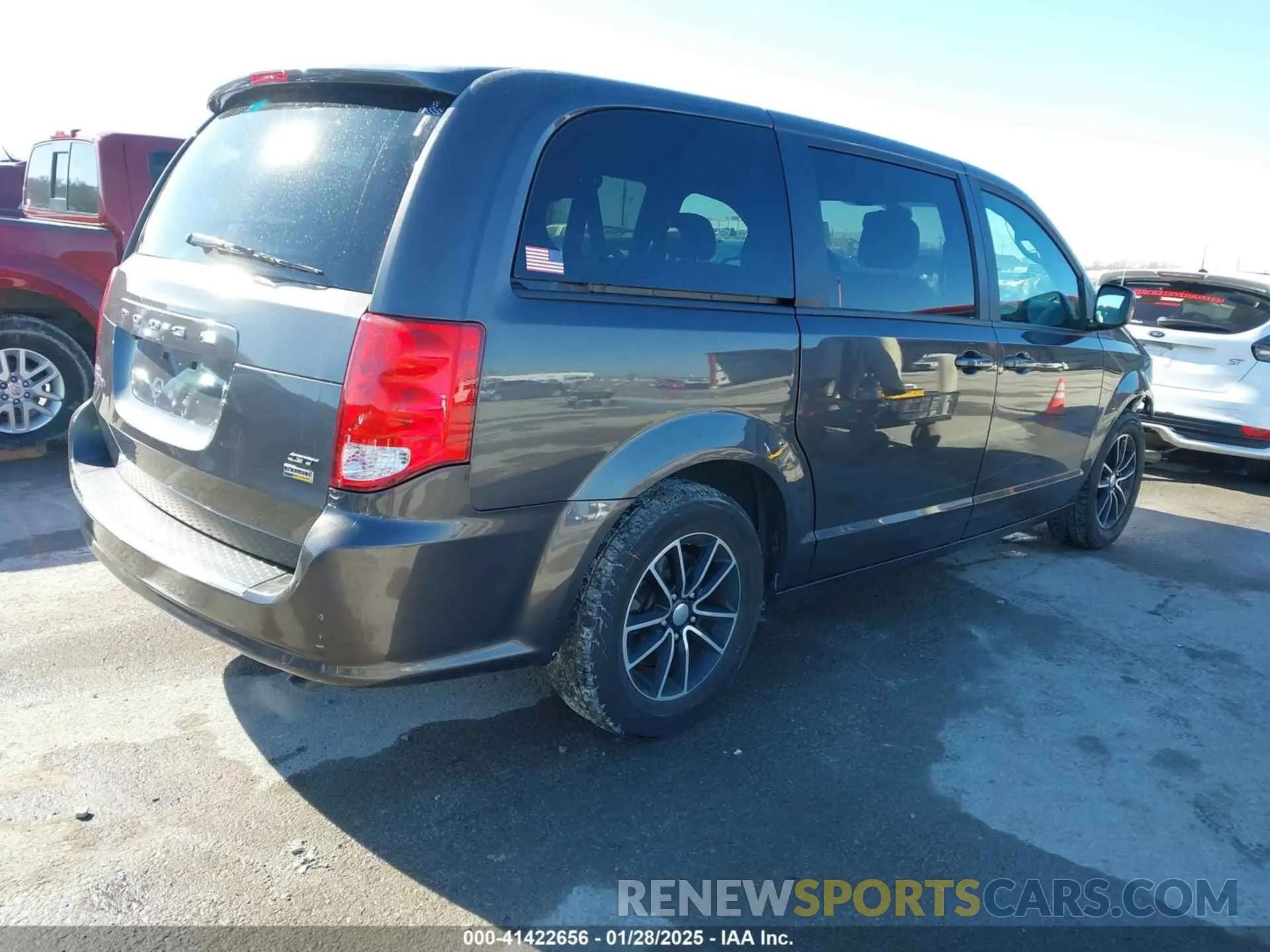 4 fotografías del automóvil dañado 2C4RDGEG9KR614094 DODGE GRAND CARAVAN 2019
