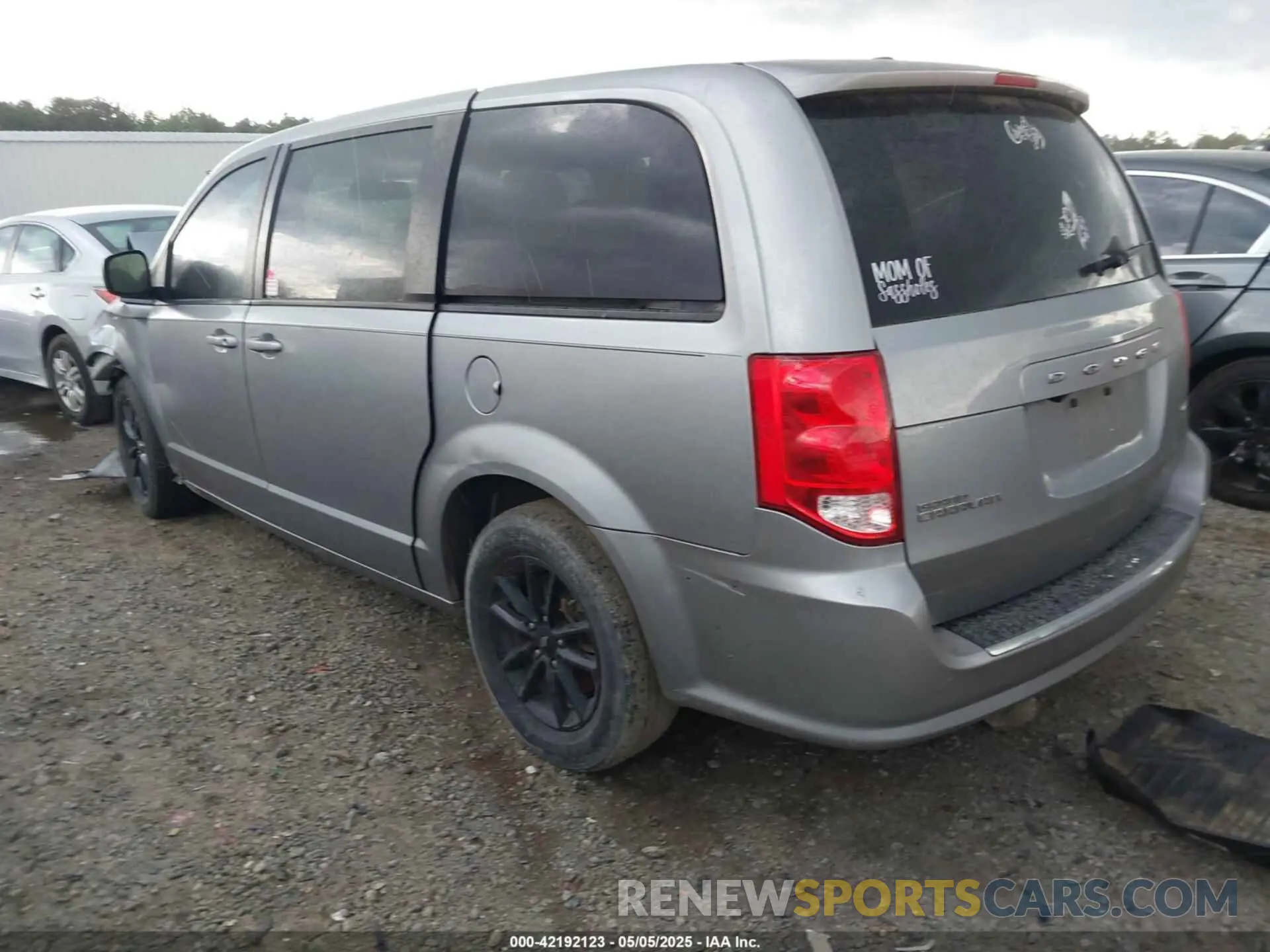 3 fotografías del automóvil dañado 2C4RDGEG9KR712347 DODGE GRAND CARAVAN 2019