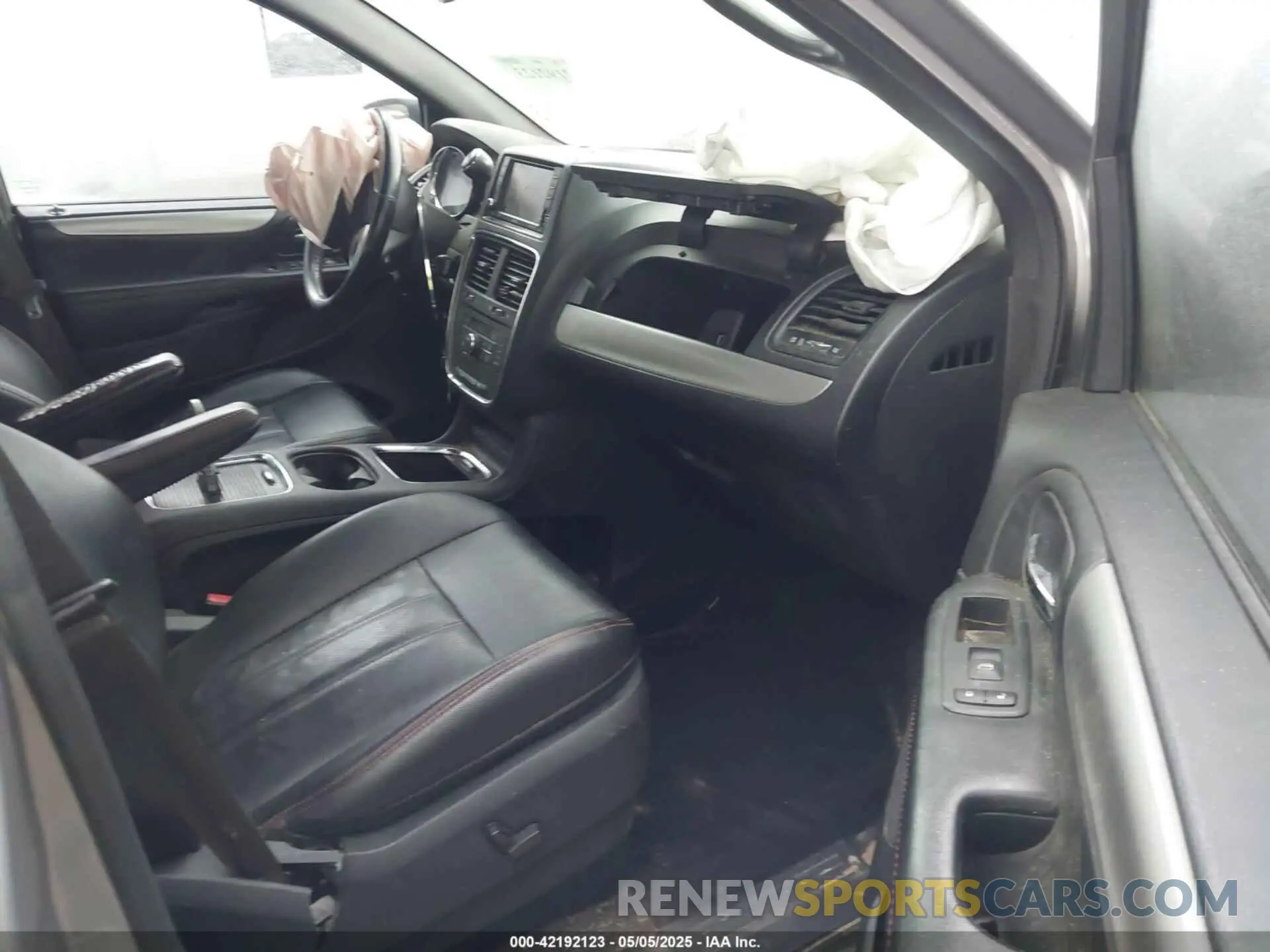 5 fotografías del automóvil dañado 2C4RDGEG9KR712347 DODGE GRAND CARAVAN 2019