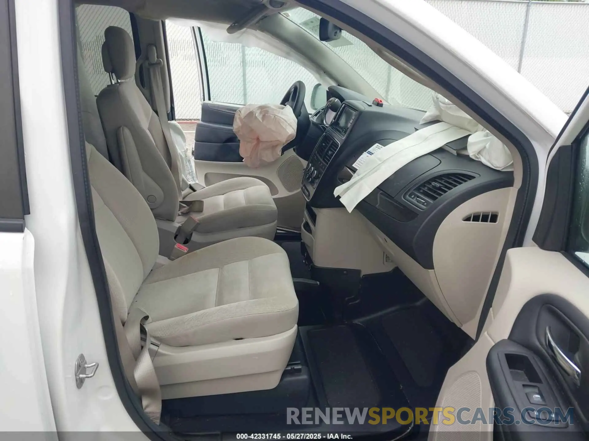 5 fotografías del automóvil dañado 2C7WDGBG0KR649598 DODGE GRAND CARAVAN 2019