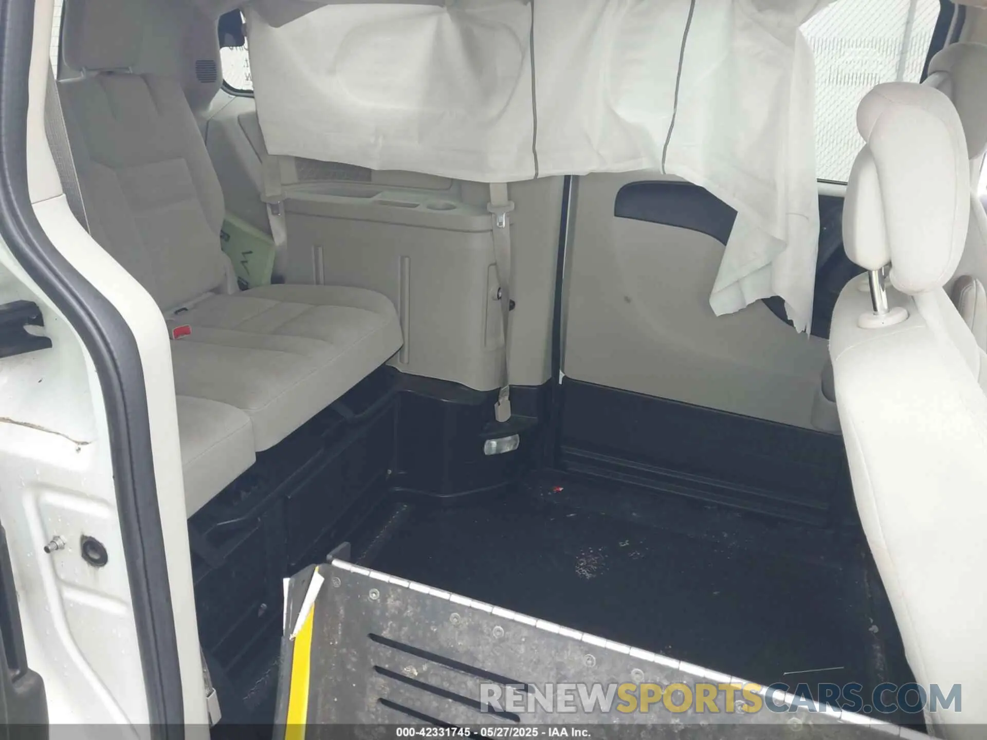 8 fotografías del automóvil dañado 2C7WDGBG0KR649598 DODGE GRAND CARAVAN 2019