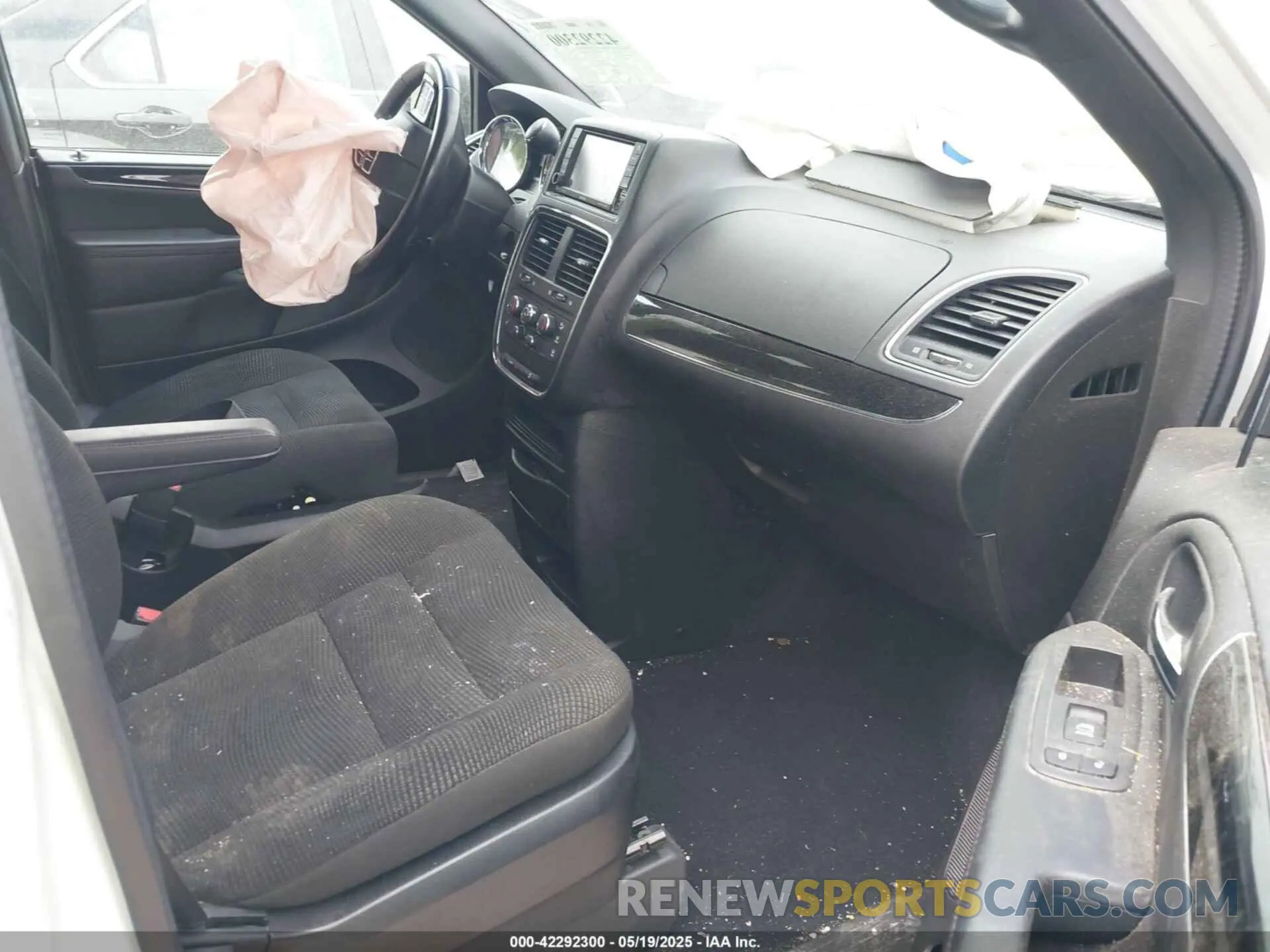 5 fotografías del automóvil dañado 2C4RDGBG3LR233704 DODGE GRAND CARAVAN 2020