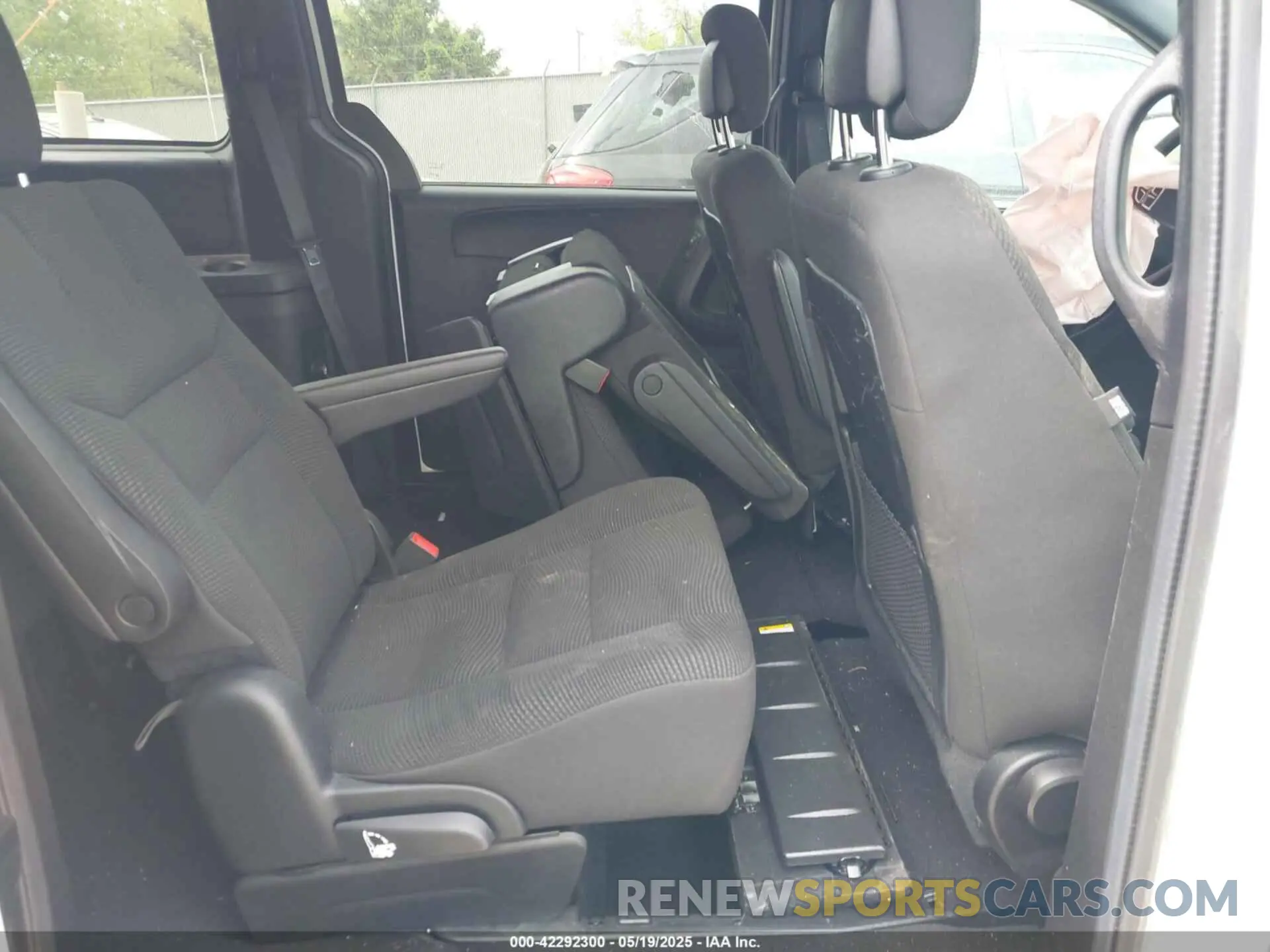 8 fotografías del automóvil dañado 2C4RDGBG3LR233704 DODGE GRAND CARAVAN 2020