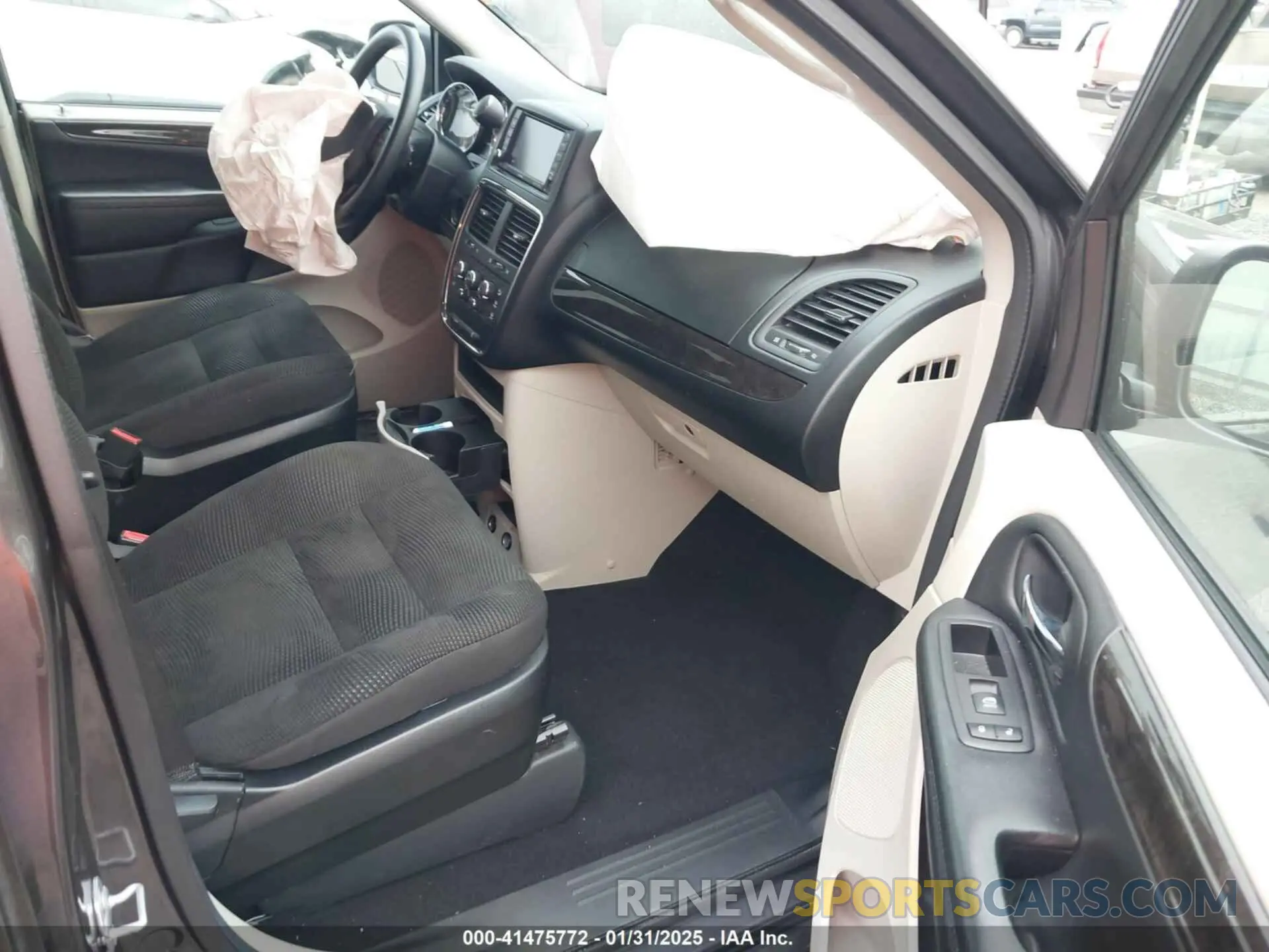 5 fotografías del automóvil dañado 2C4RDGBG5LR237320 DODGE GRAND CARAVAN 2020