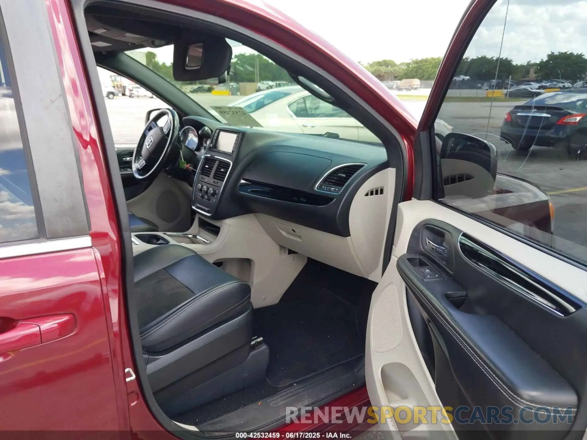 5 fotografías del automóvil dañado 2C4RDGCG3LR174085 DODGE GRAND CARAVAN 2020