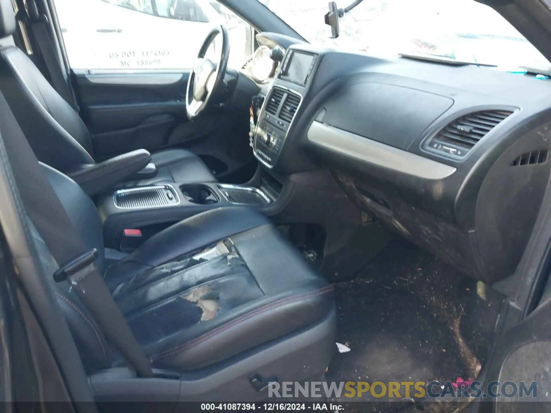 5 fotografías del automóvil dañado 2C4RDGEG5LR204555 DODGE GRAND CARAVAN 2020