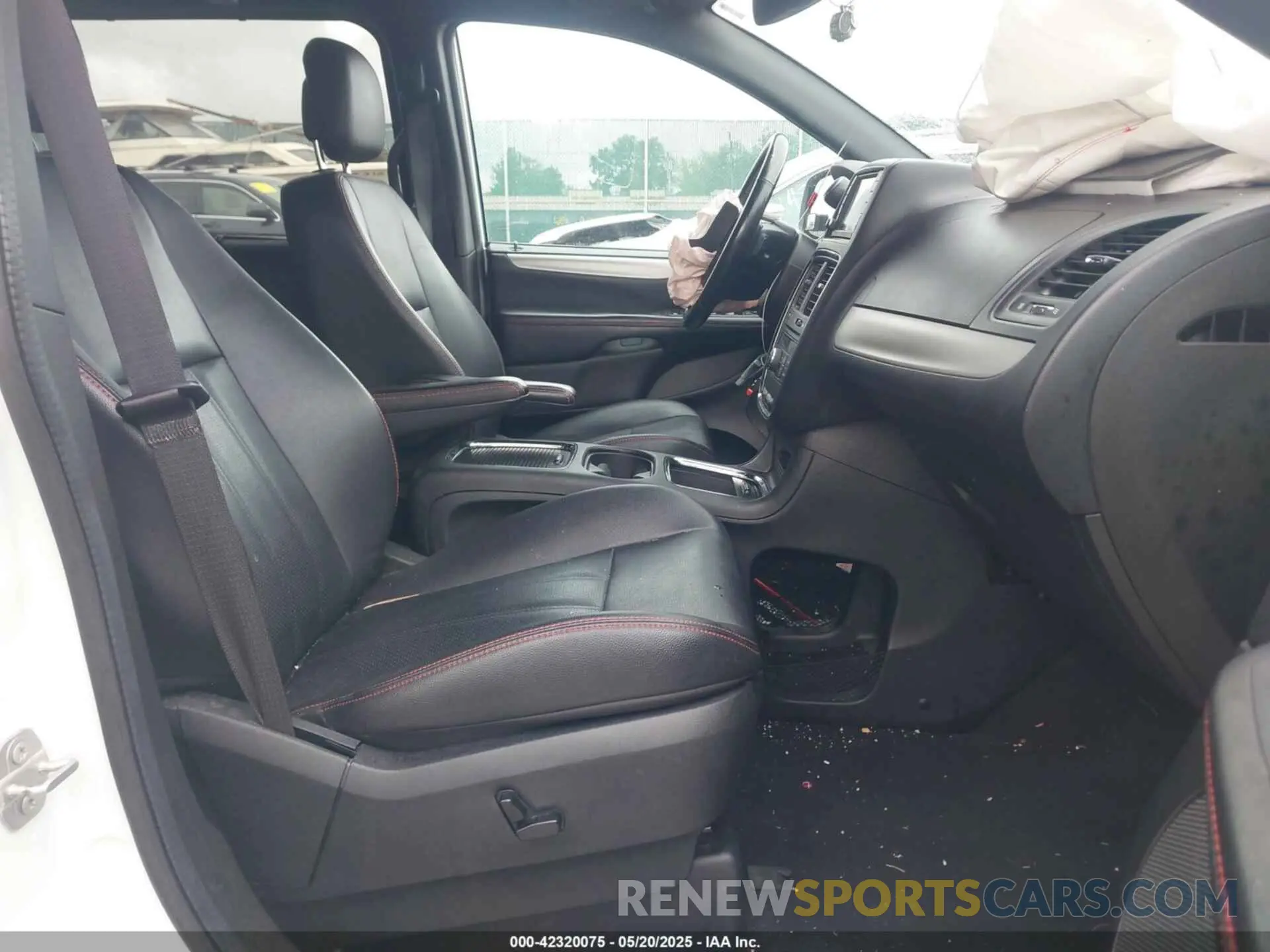 5 fotografías del automóvil dañado 2C4RDGEG8LR160325 DODGE GRAND CARAVAN 2020