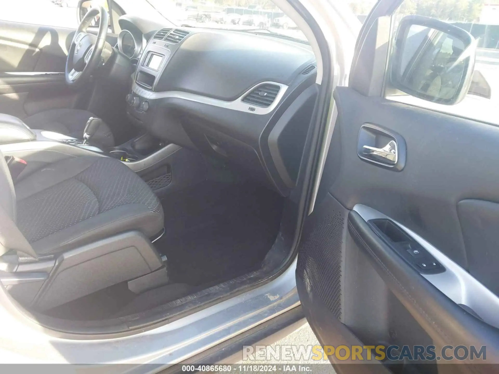 5 fotografías del automóvil dañado 3C4PDCBG6JT526376 DODGE JOURNEY 2018