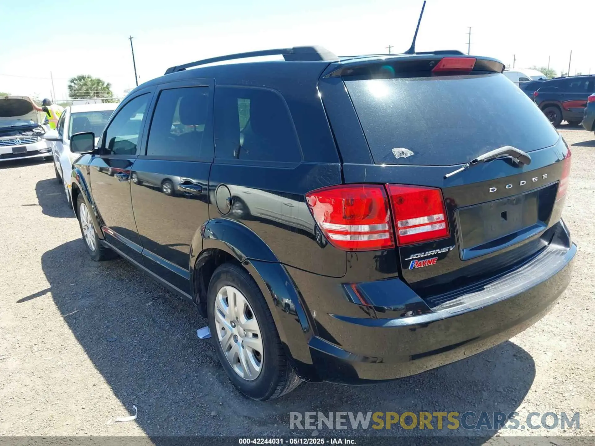 3 fotografías del automóvil dañado 3C4PDCAB4KT858968 DODGE JOURNEY 2019