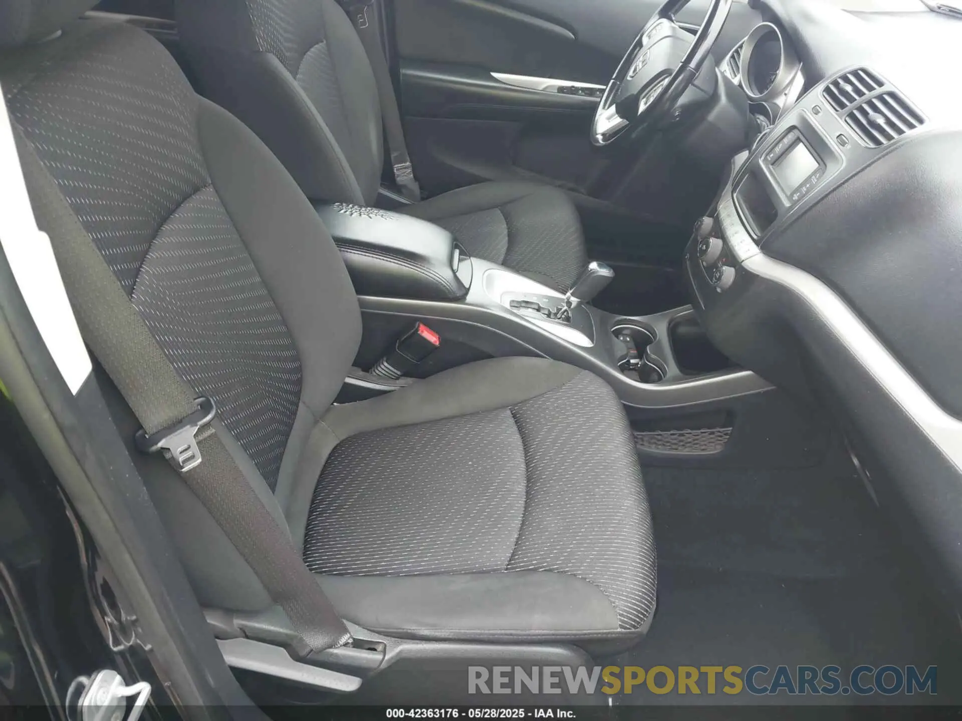 5 fotografías del automóvil dañado 3C4PDCBB1KT870039 DODGE JOURNEY 2019