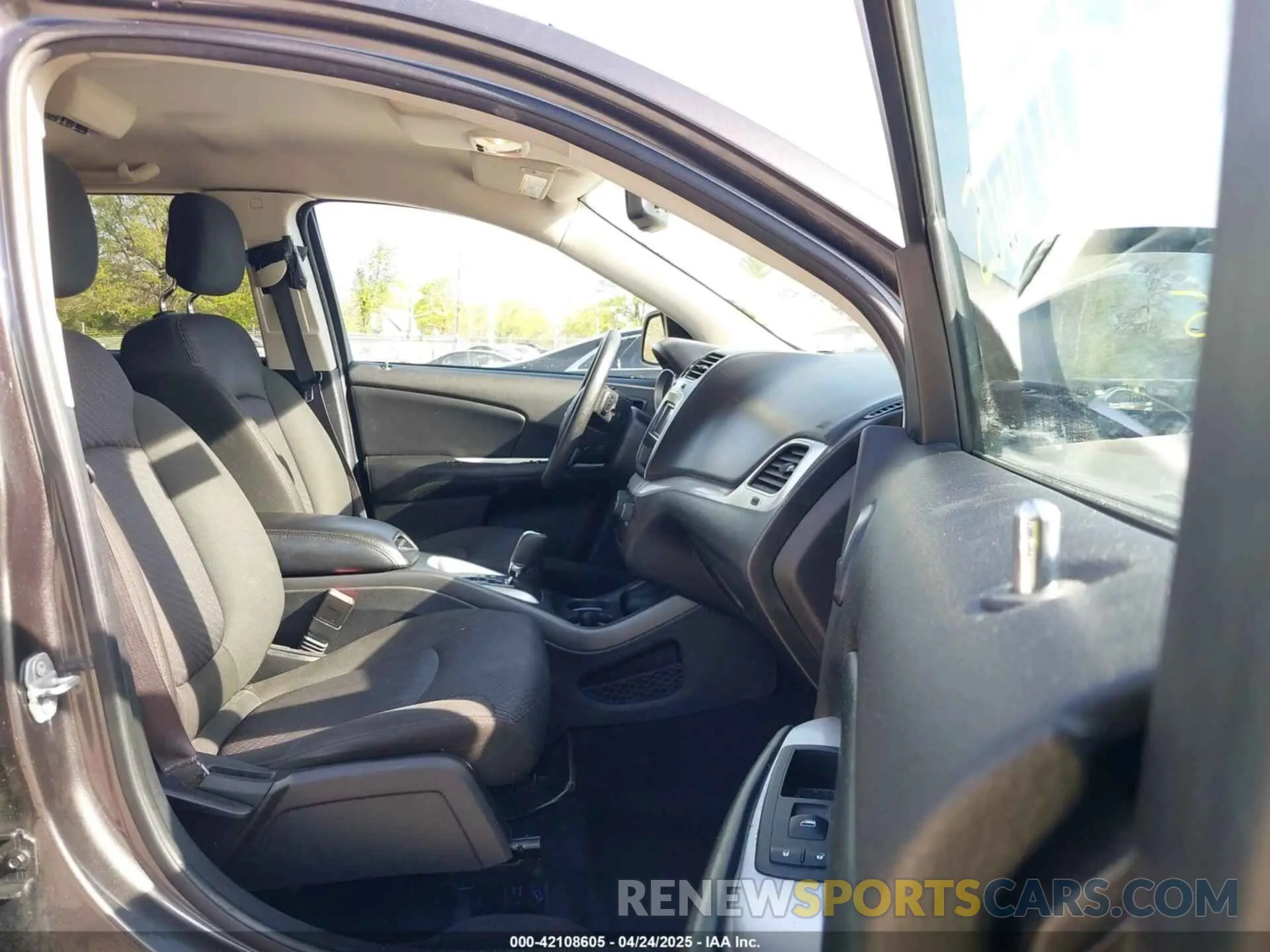 5 fotografías del automóvil dañado 3C4PDCBB7KT852418 DODGE JOURNEY 2019