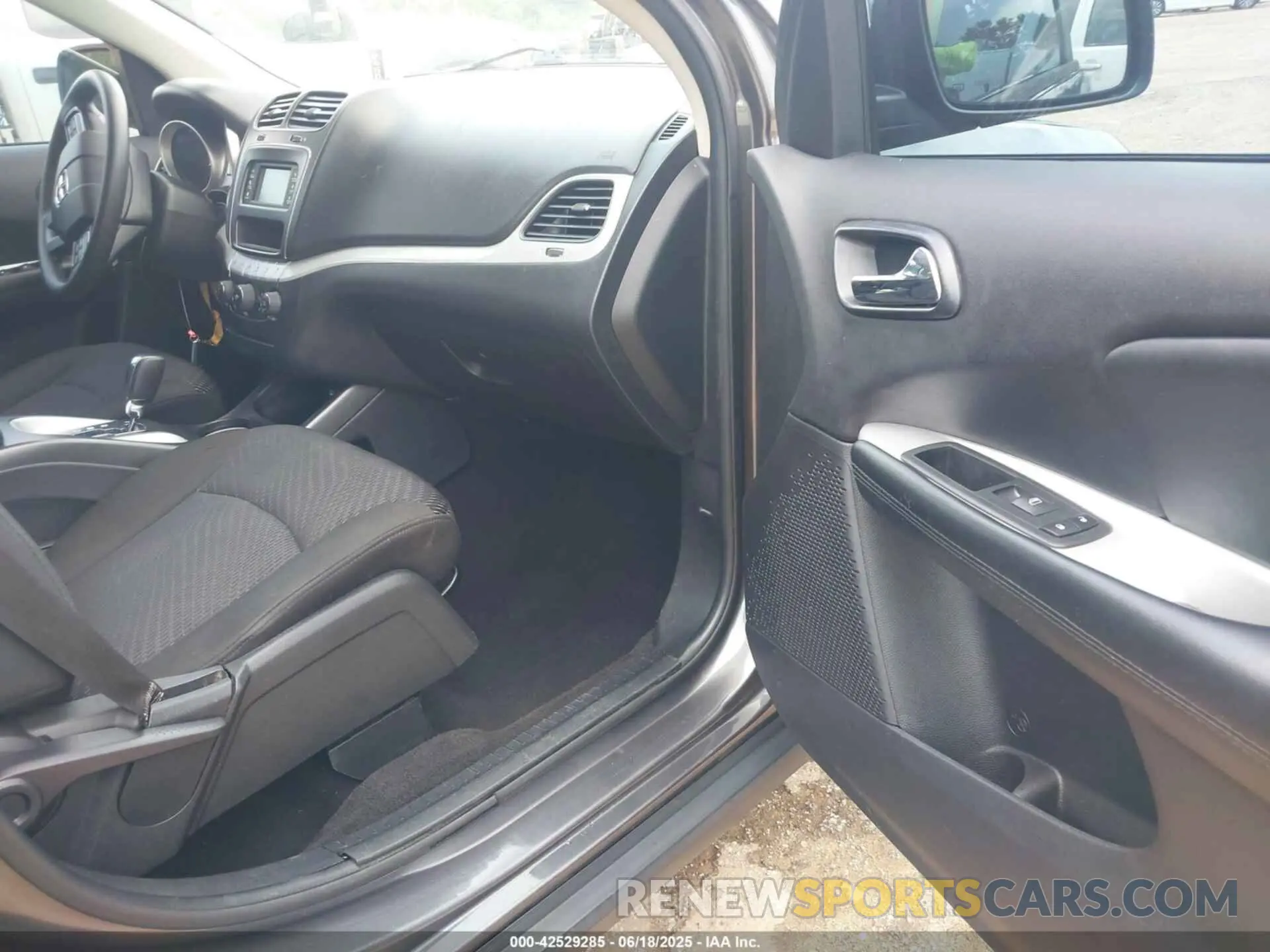 5 fotografías del automóvil dañado 3C4PDCBBXKT737893 DODGE JOURNEY 2019