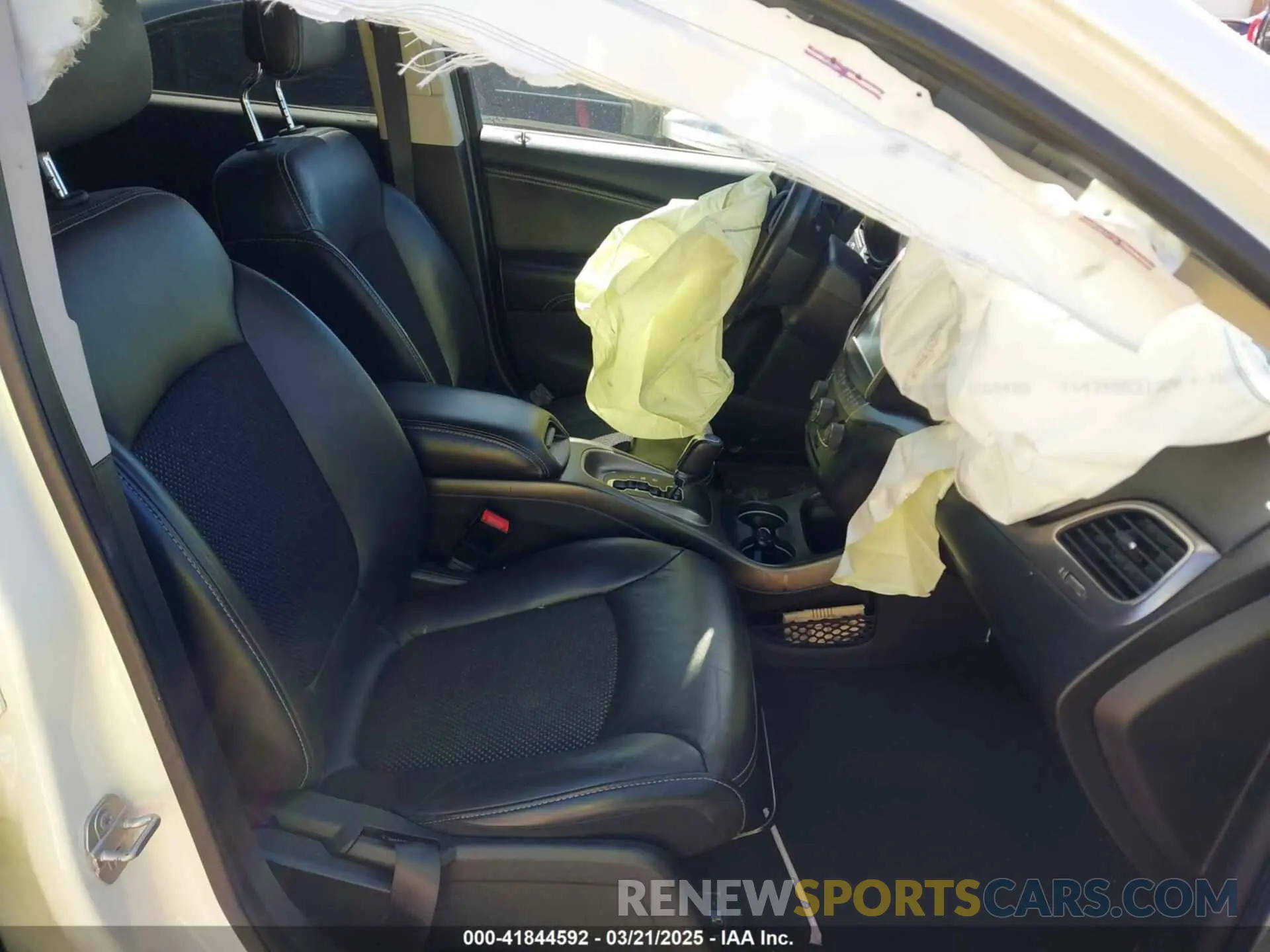 5 fotografías del automóvil dañado 3C4PDDGG9KT848915 DODGE JOURNEY 2019
