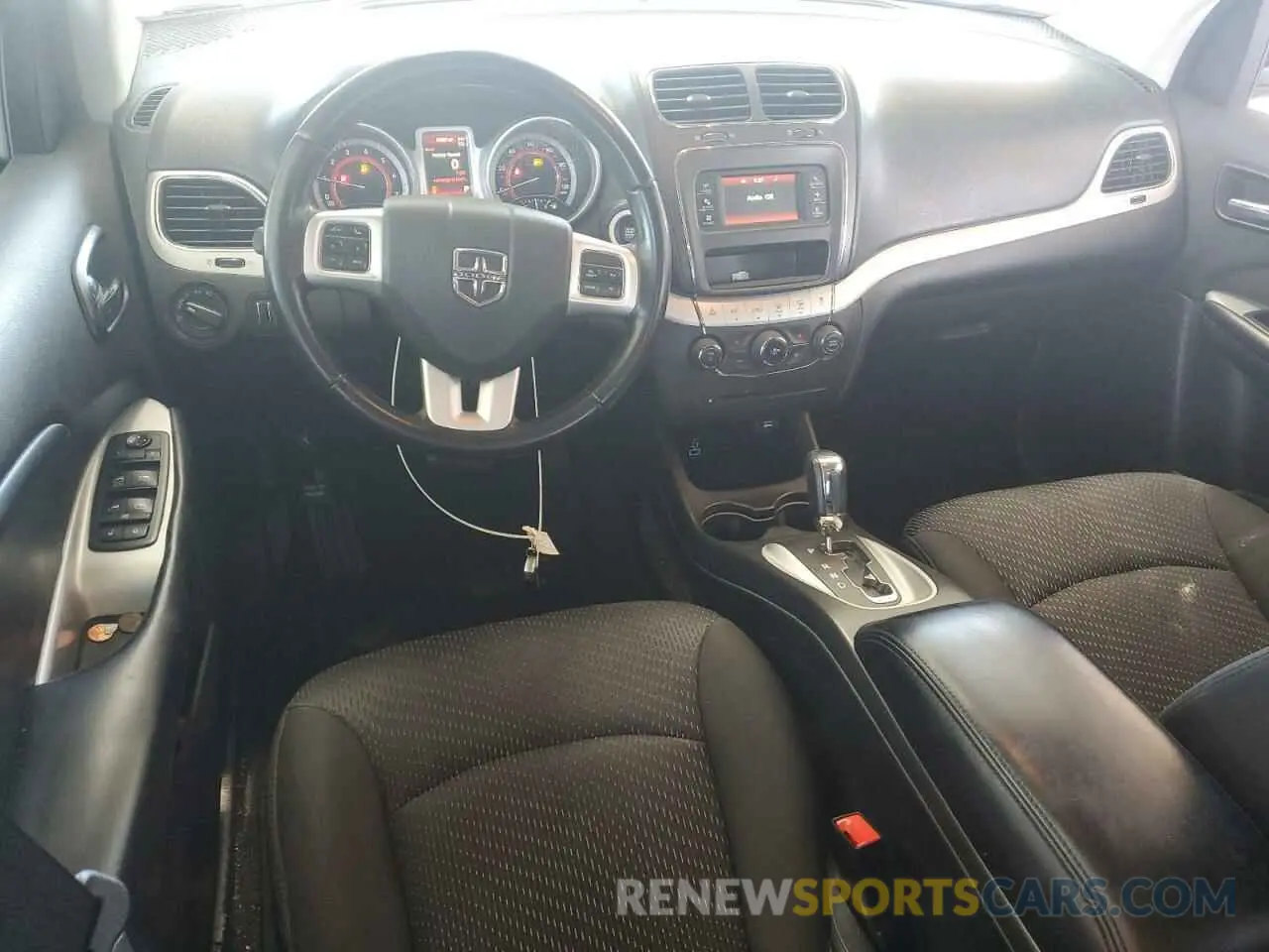 8 fotografías del automóvil dañado 3C4PDCAB0LT254285 DODGE JOURNEY 2020