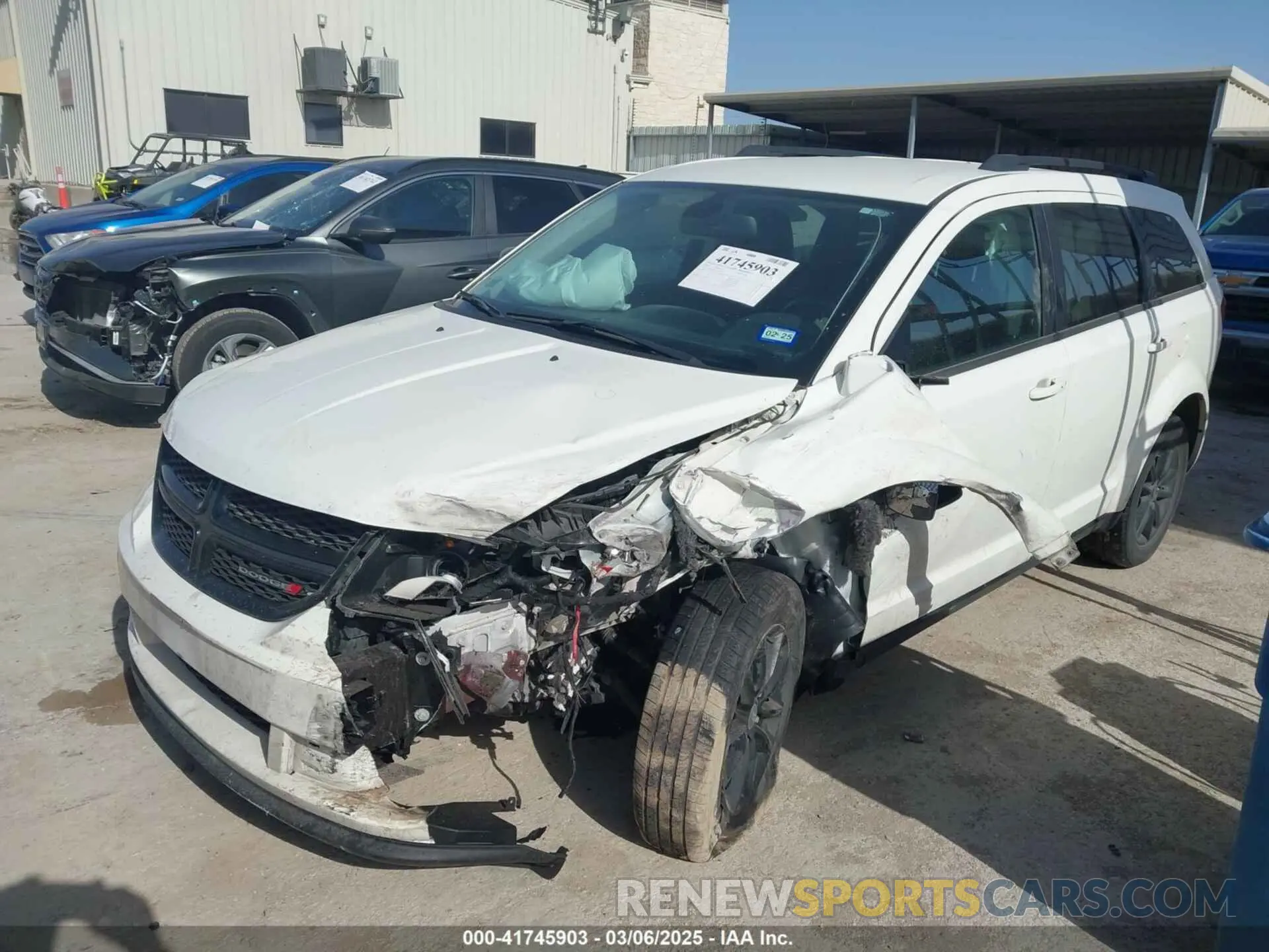 2 fotografías del automóvil dañado 3C4PDCAB2LT275347 DODGE JOURNEY 2020