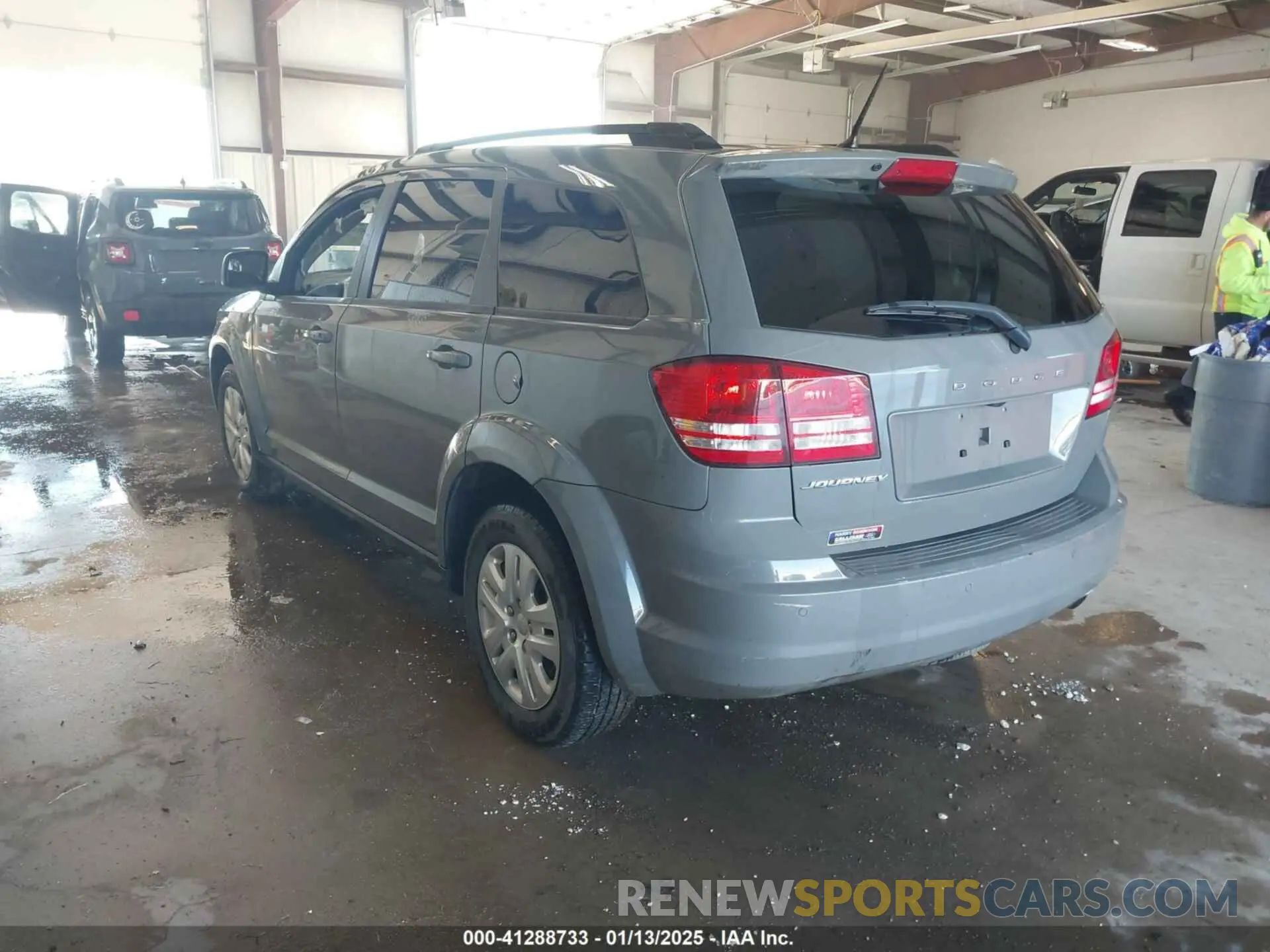 3 fotografías del automóvil dañado 3C4PDCAB9LT237260 DODGE JOURNEY 2020
