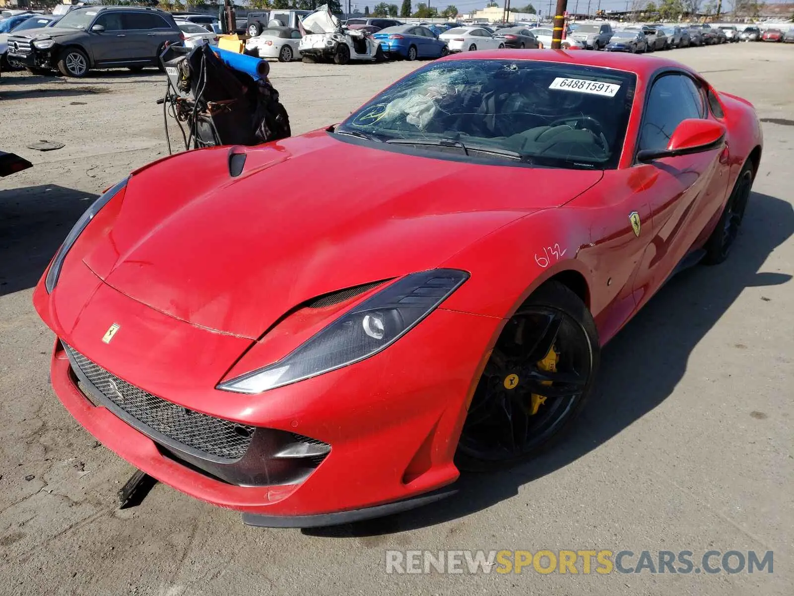 2 fotografías del automóvil dañado ZFF83CLA3K0238705 FERRARI 812 2019