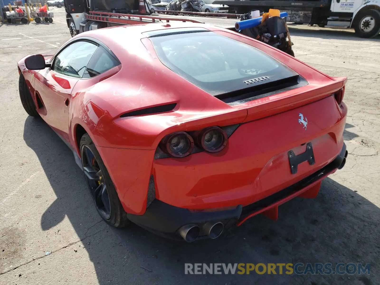 3 fotografías del automóvil dañado ZFF83CLA3K0238705 FERRARI 812 2019