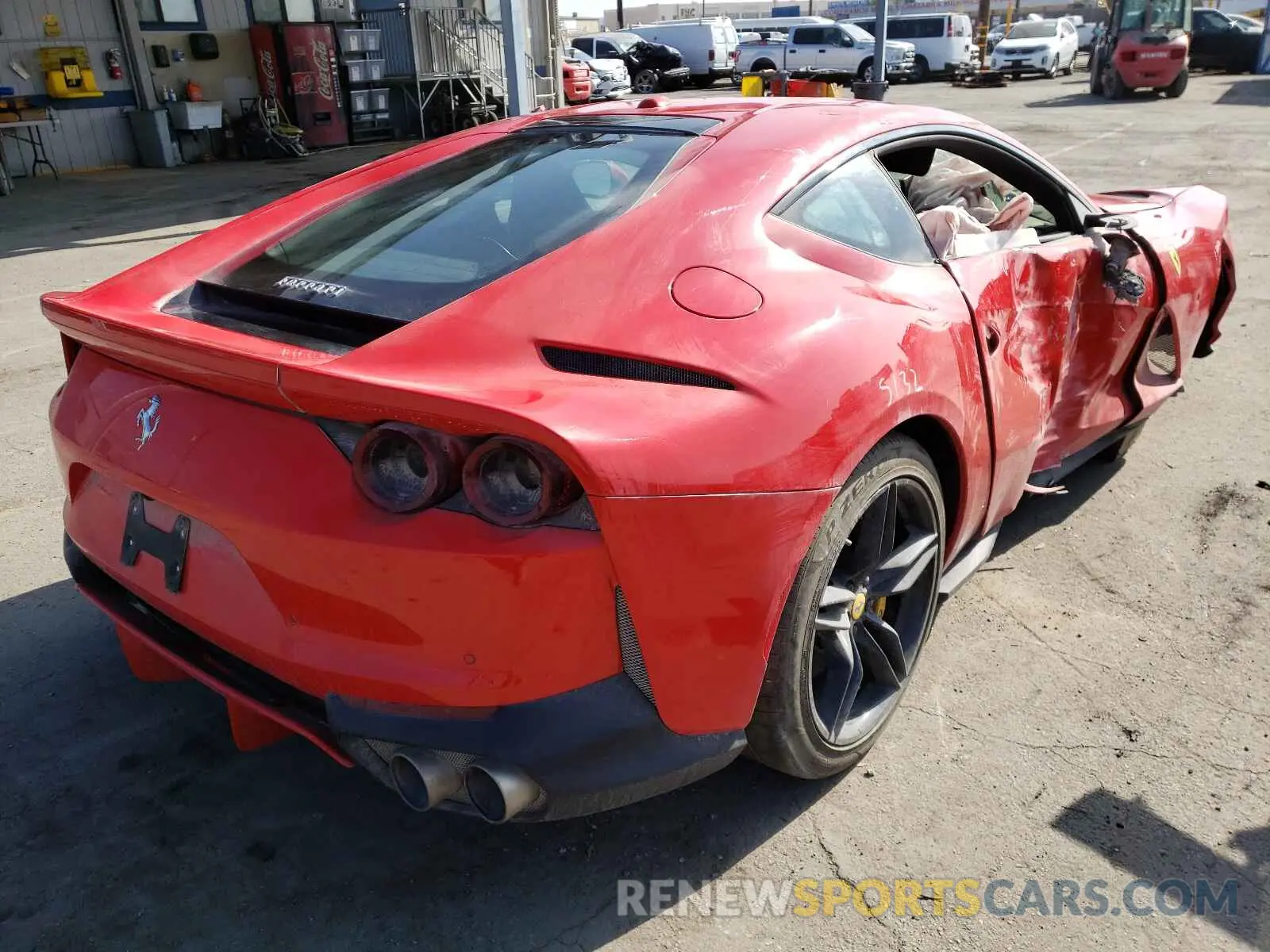 4 fotografías del automóvil dañado ZFF83CLA3K0238705 FERRARI 812 2019
