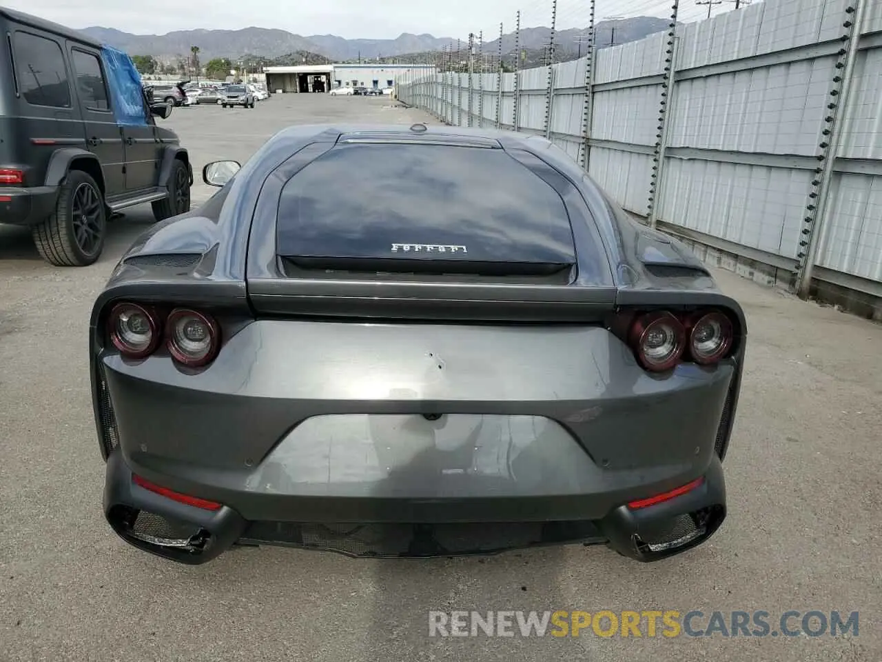 10 fotografías del automóvil dañado ZFF83CLA9K0242841 FERRARI 812 2019