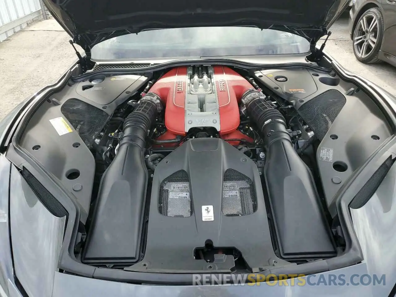11 fotografías del automóvil dañado ZFF83CLA9K0242841 FERRARI 812 2019