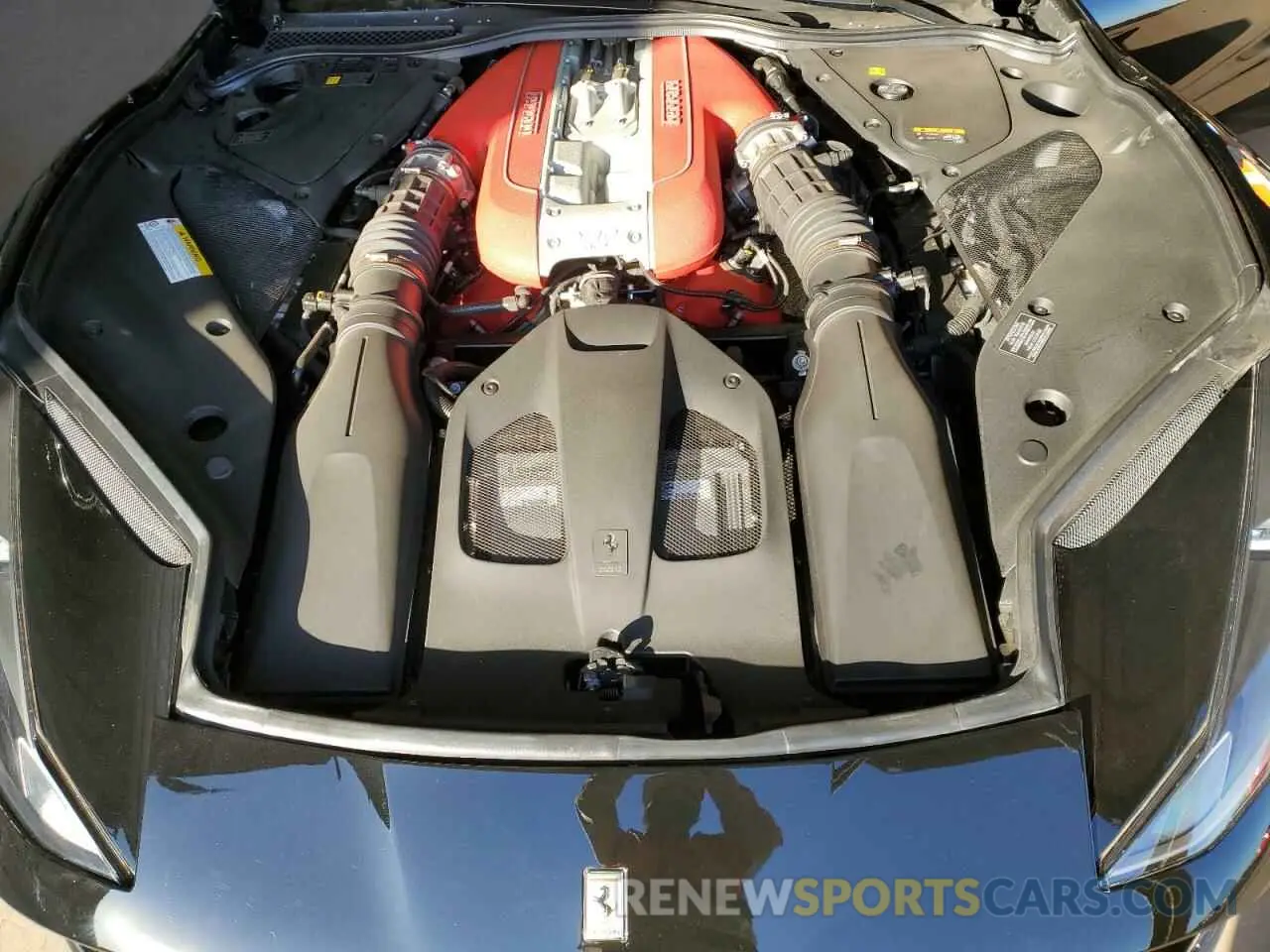 11 fotografías del automóvil dañado ZFF83CLA6L0252213 FERRARI 812 2020