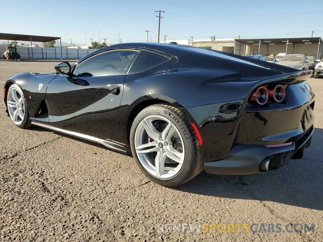 2 fotografías del automóvil dañado ZFF83CLA6L0252213 FERRARI 812 2020