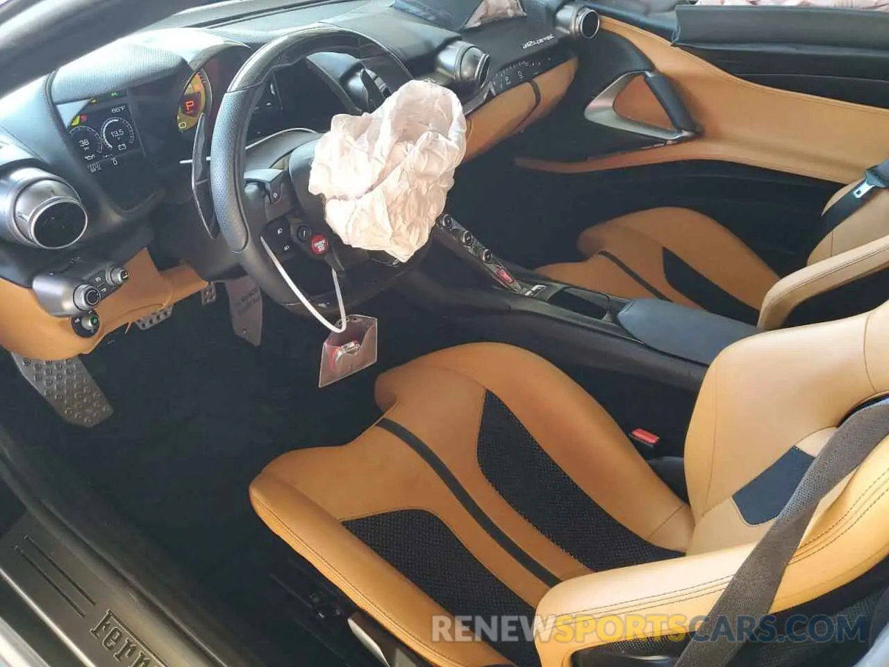 8 fotografías del automóvil dañado ZFF83CLA6L0252213 FERRARI 812 2020