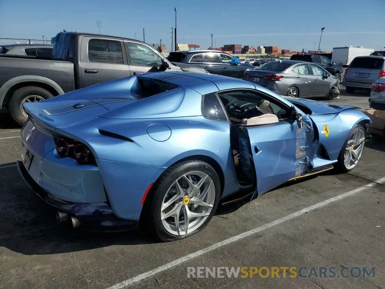 3 fotografías del automóvil dañado ZFF97CMA1M0265718 FERRARI 812 2021