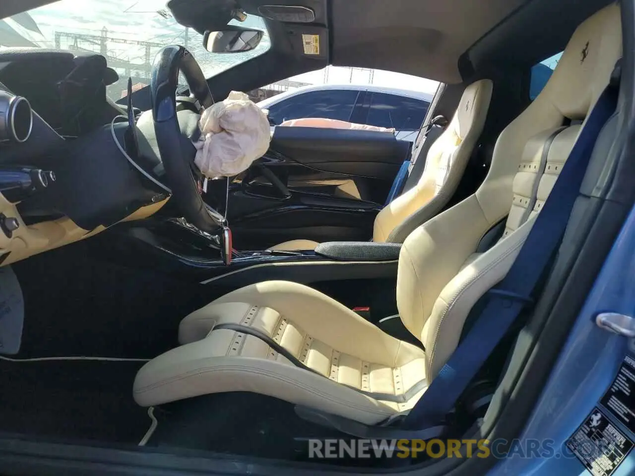 7 fotografías del automóvil dañado ZFF97CMA1M0265718 FERRARI 812 2021