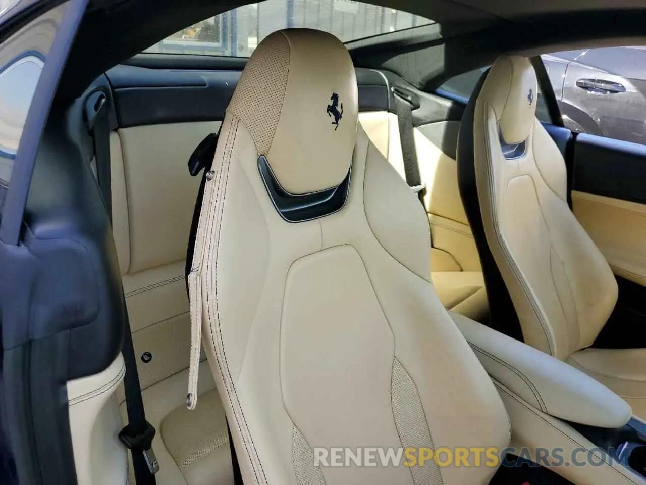10 fotografías del automóvil dañado ZFF89FPAXK0242549 FERRARI ALL MODELS 2019
