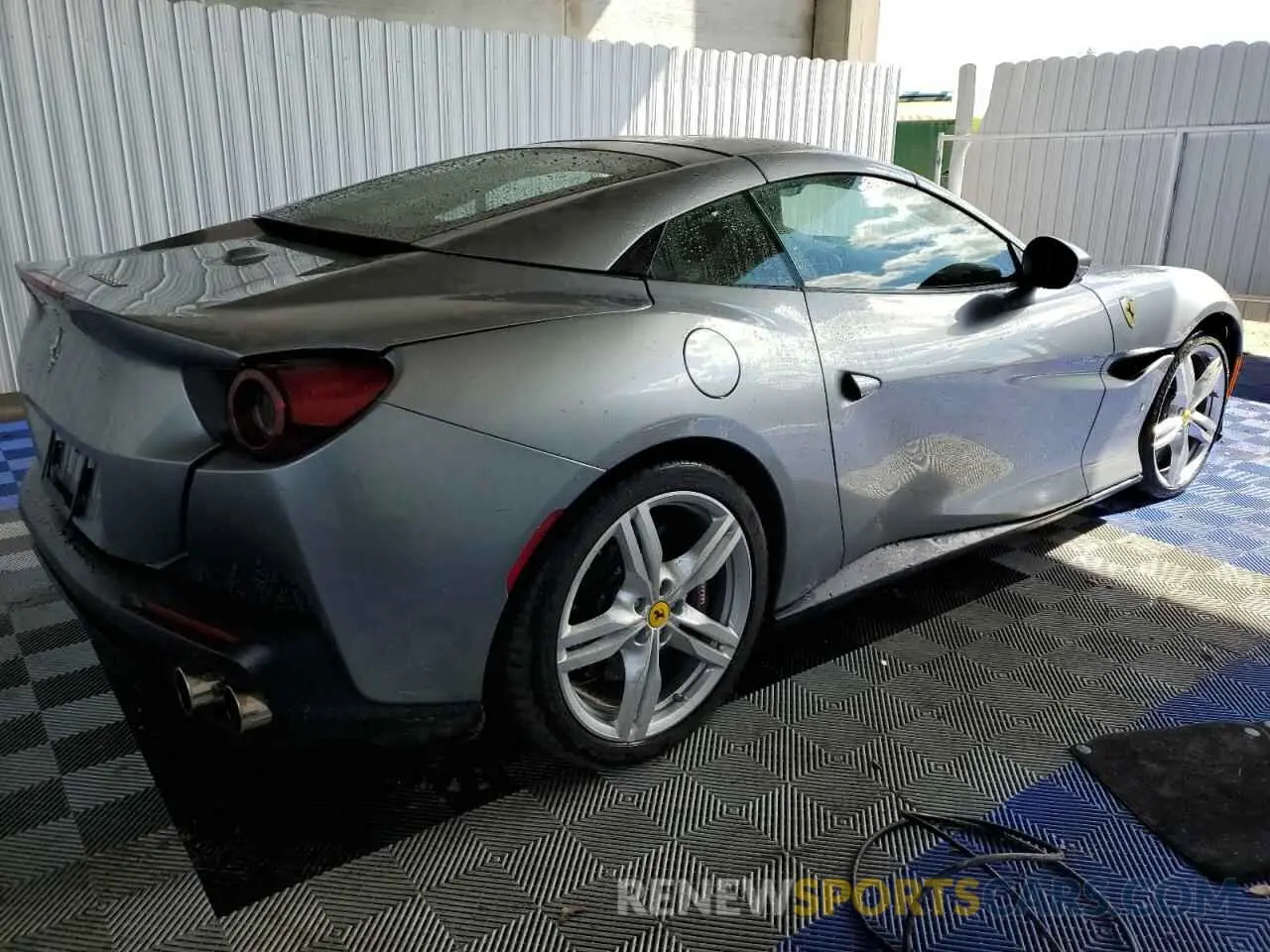 3 fotografías del automóvil dañado ZFF89FPA0M0259248 FERRARI ALL MODELS 2021